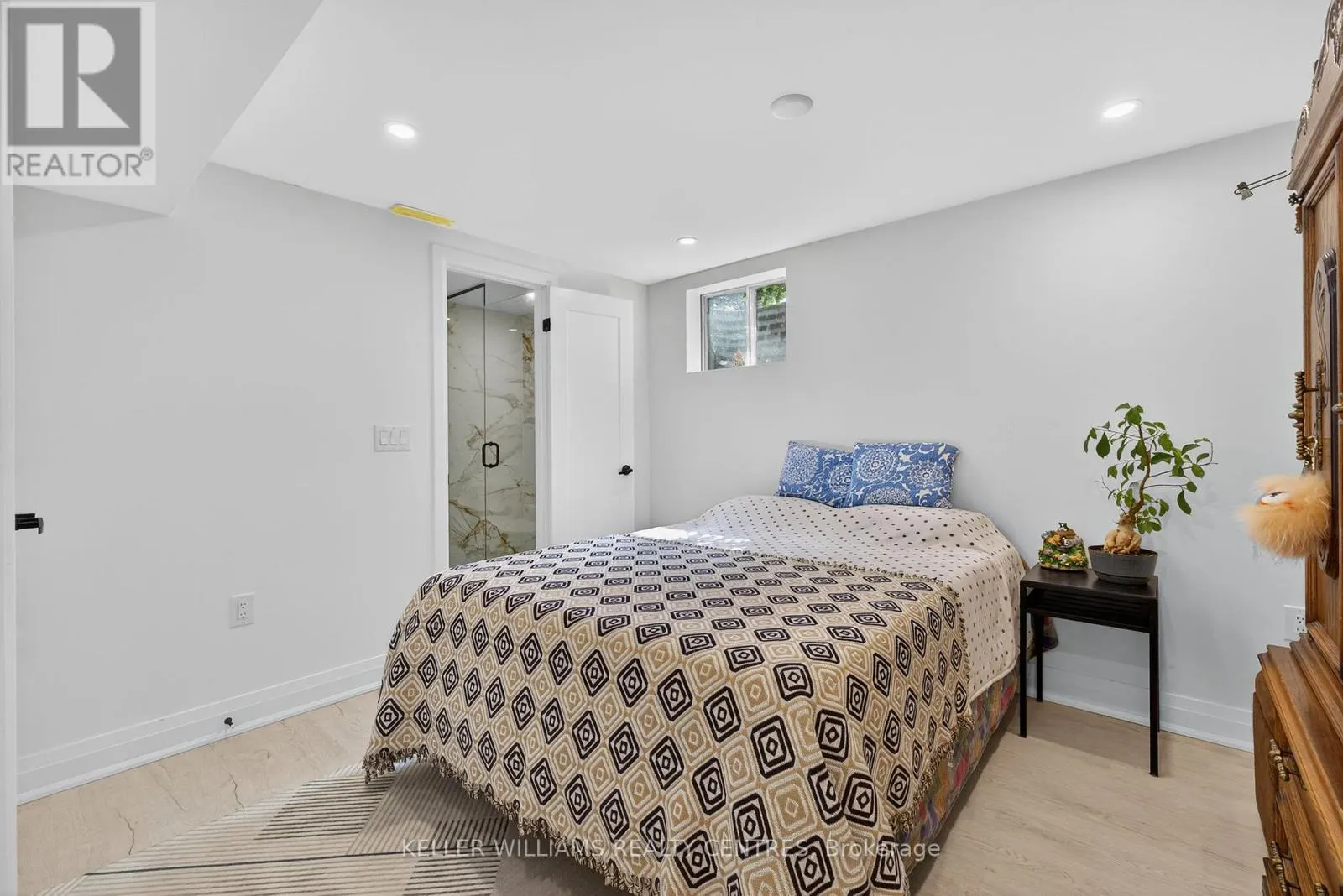 1 ROSEGARDEN CRESCENT
