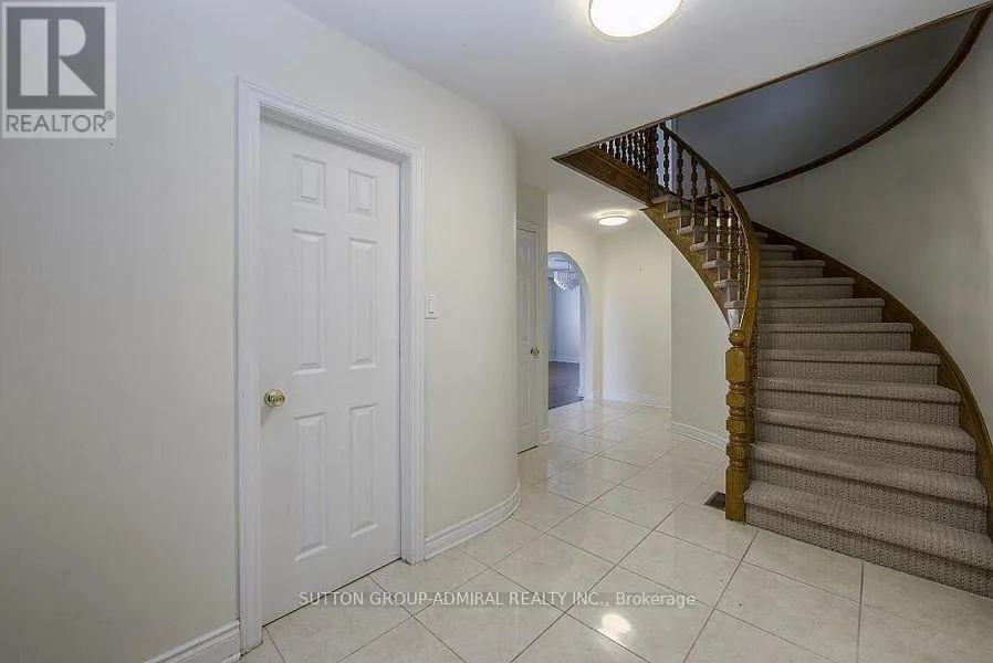 MAIN/UP - 7881 DUFFERIN STREET
