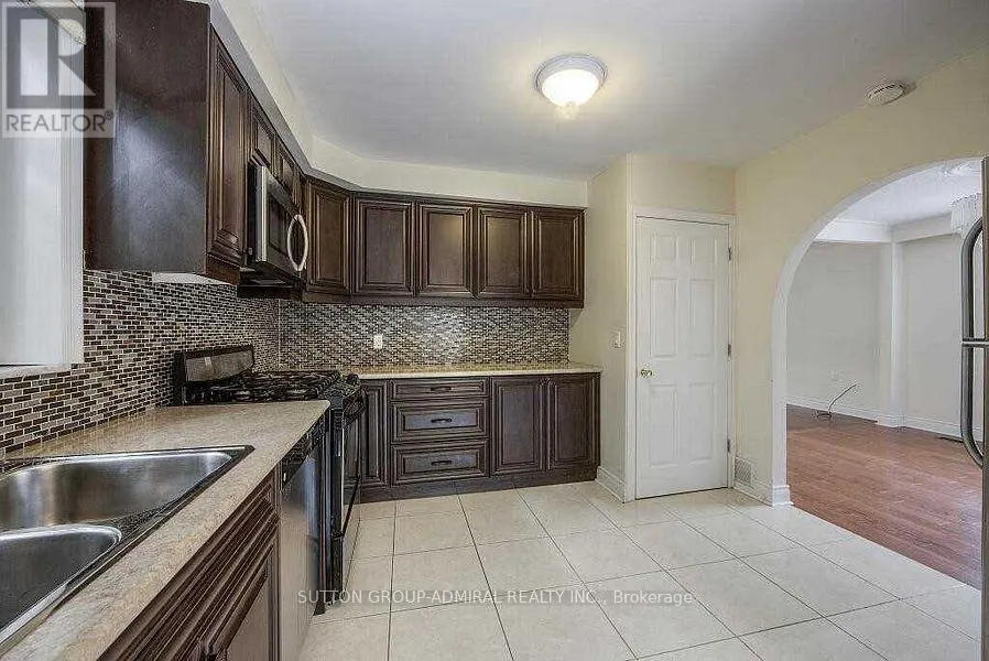 MAIN/UP - 7881 DUFFERIN STREET