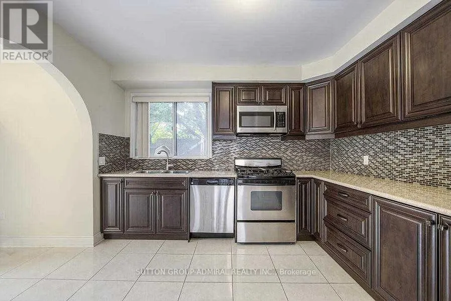 MAIN/UP - 7881 DUFFERIN STREET