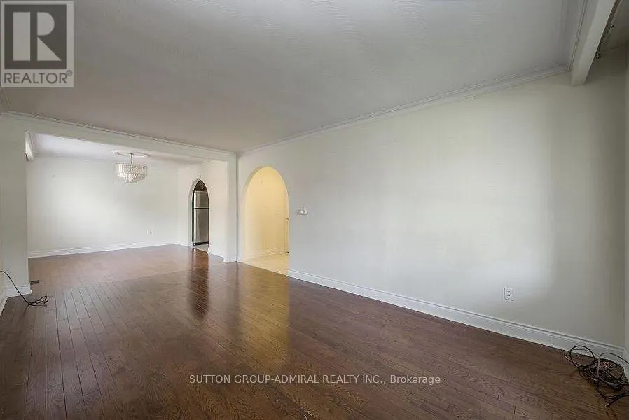 MAIN/UP - 7881 DUFFERIN STREET