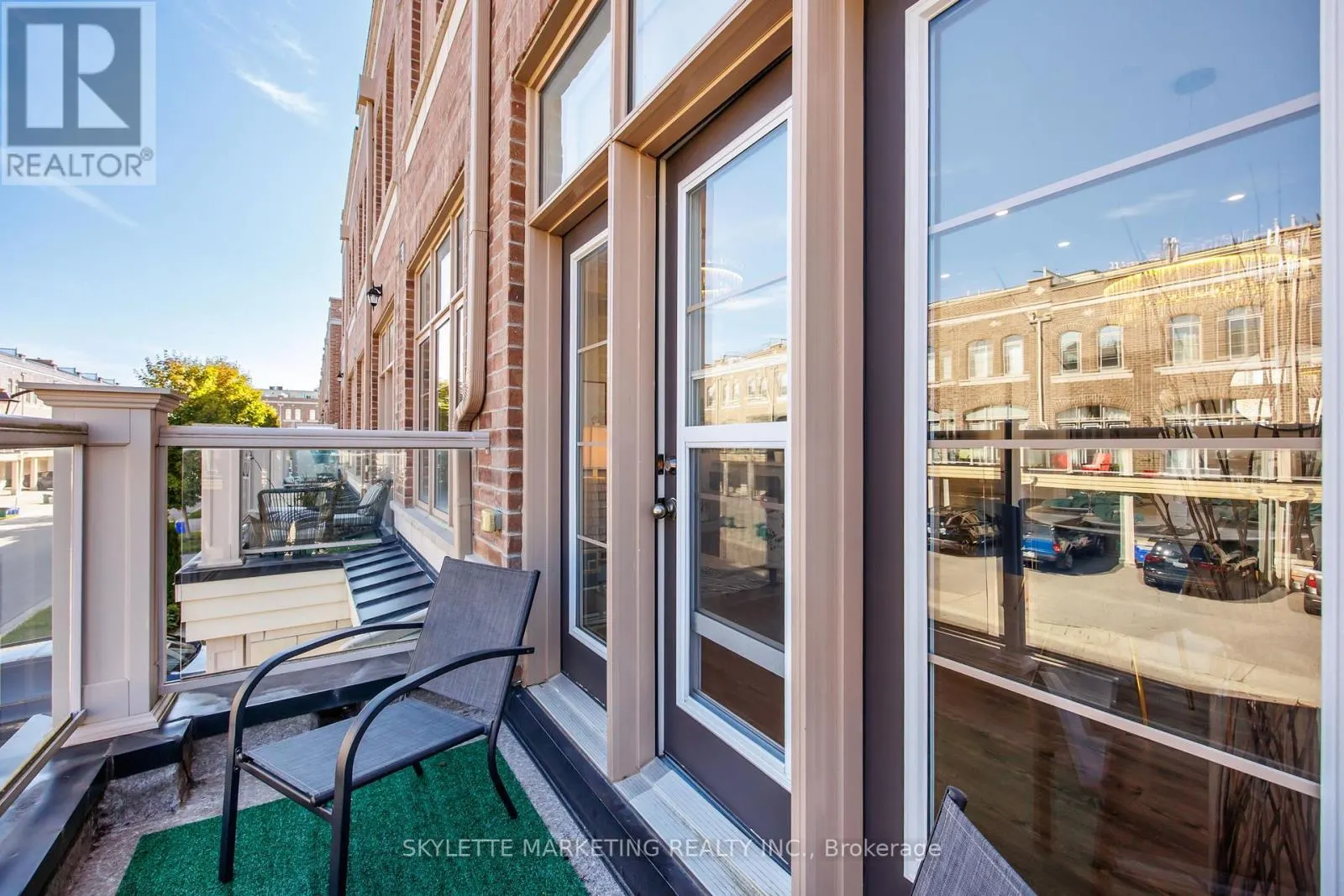 2 CORNERBANK CRESCENT