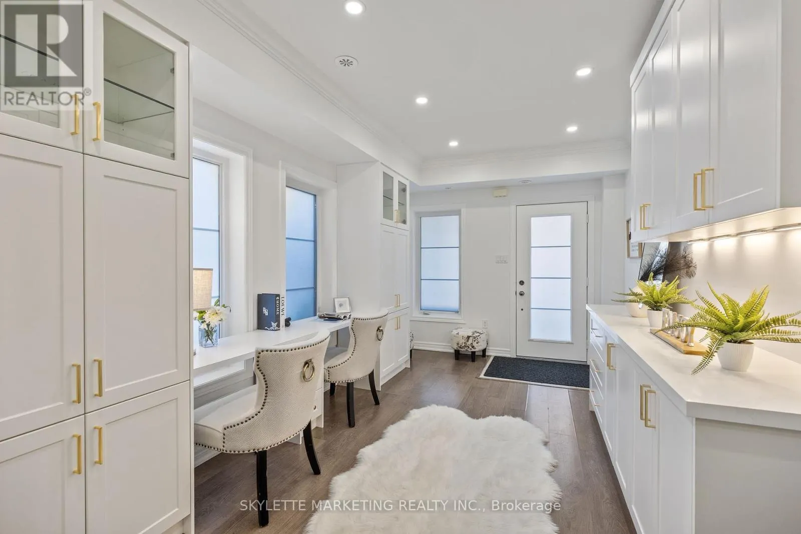 2 CORNERBANK CRESCENT