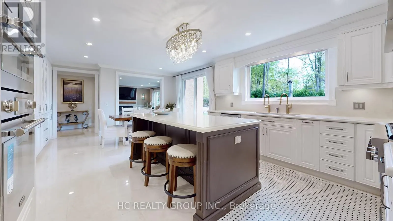 2 GLENRIDGE DRIVE