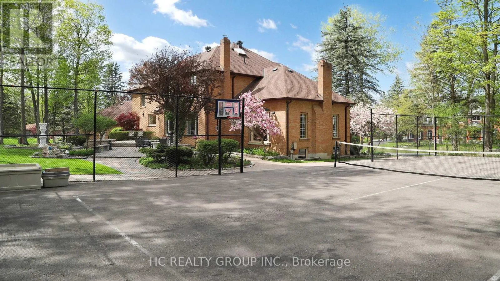 2 GLENRIDGE DRIVE