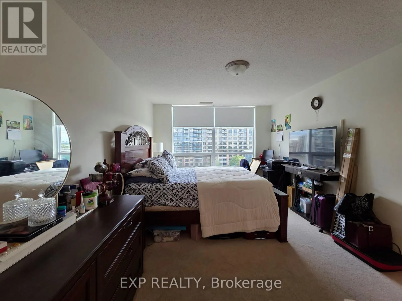 911 - 33 COX BOULEVARD