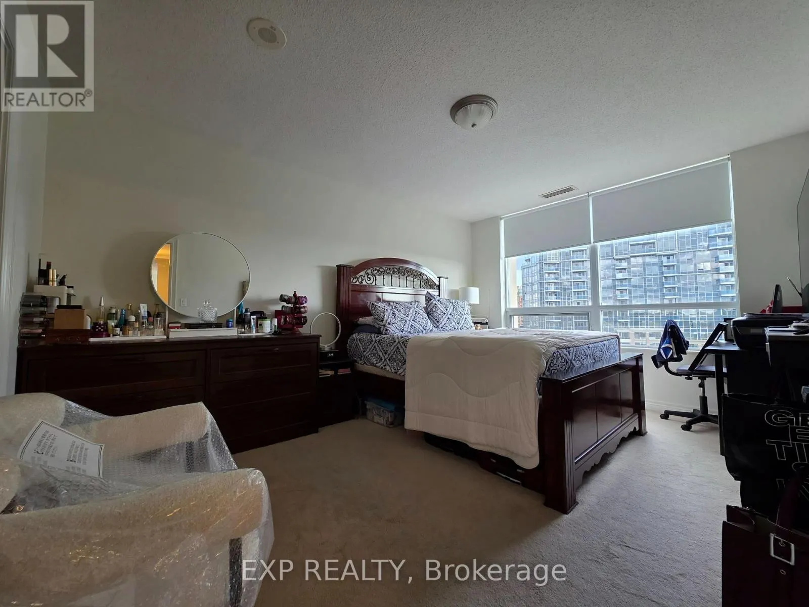 911 - 33 COX BOULEVARD