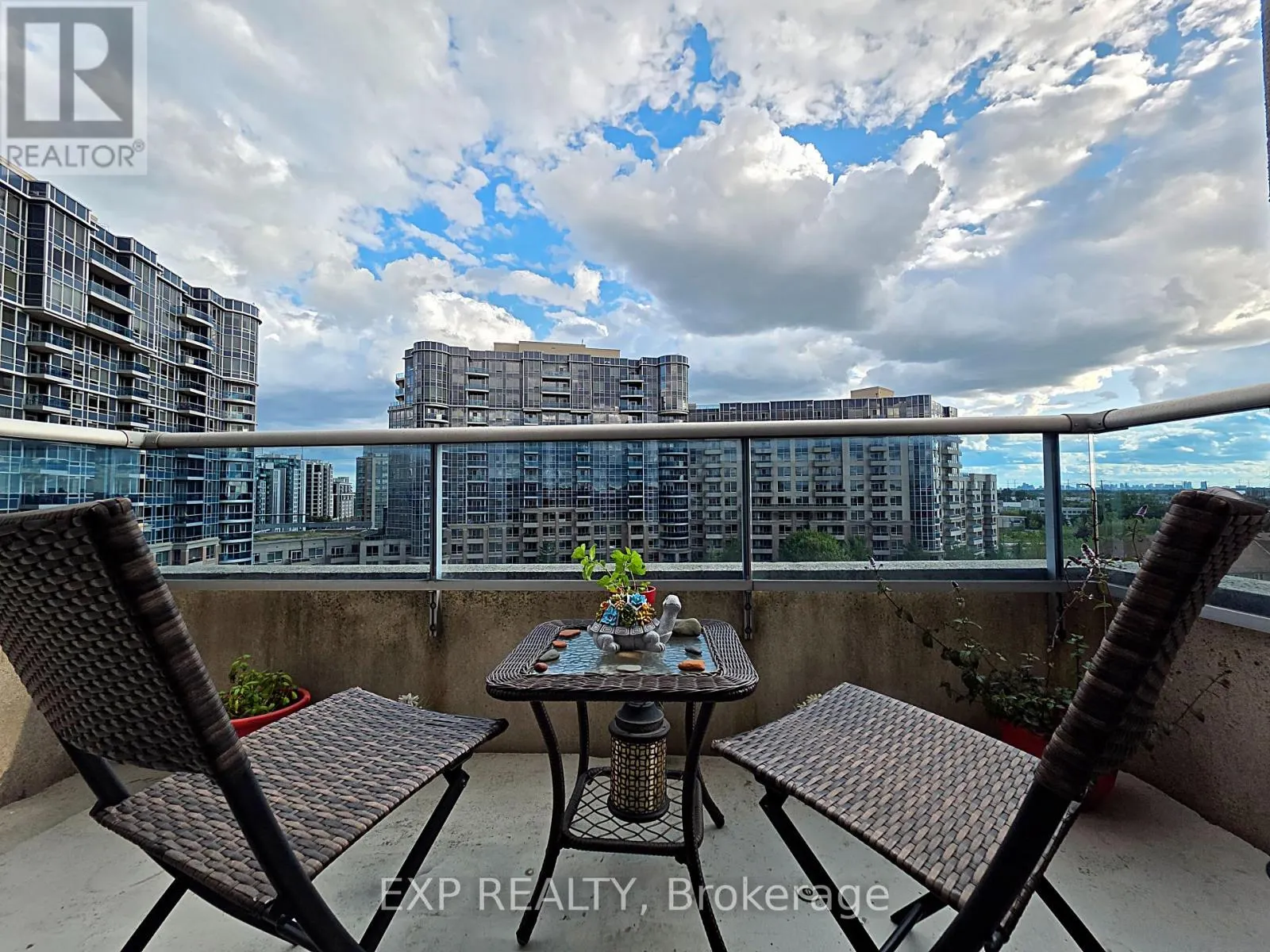 911 - 33 COX BOULEVARD
