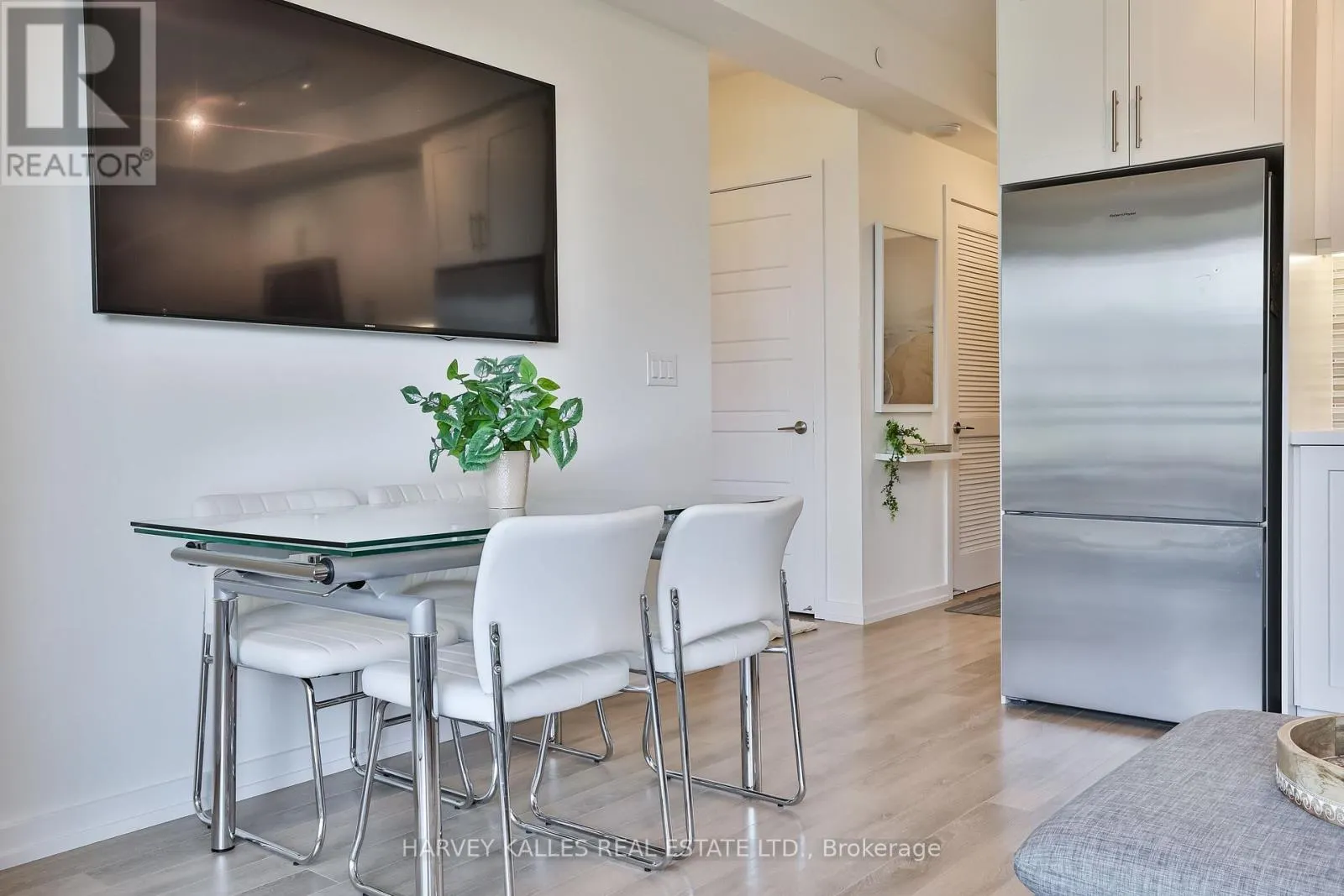 320 - 241 SEA RAY AVENUE