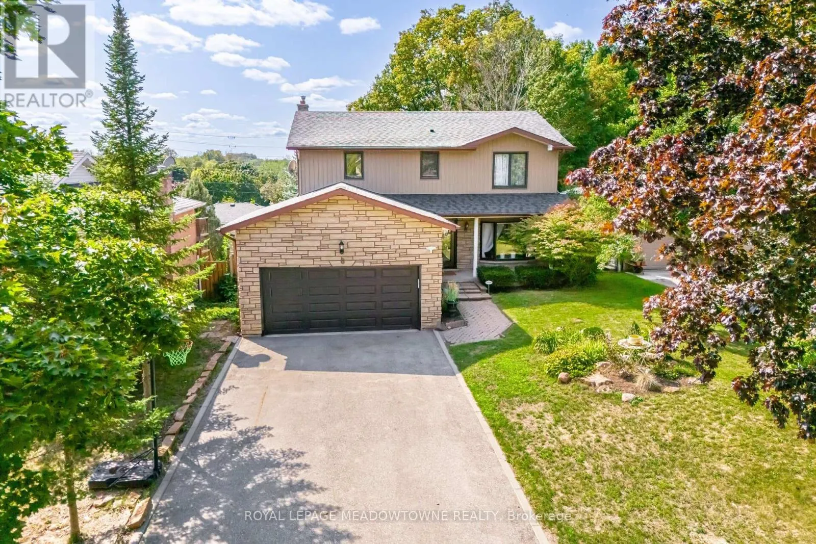 6 HOLLIS CRESCENT