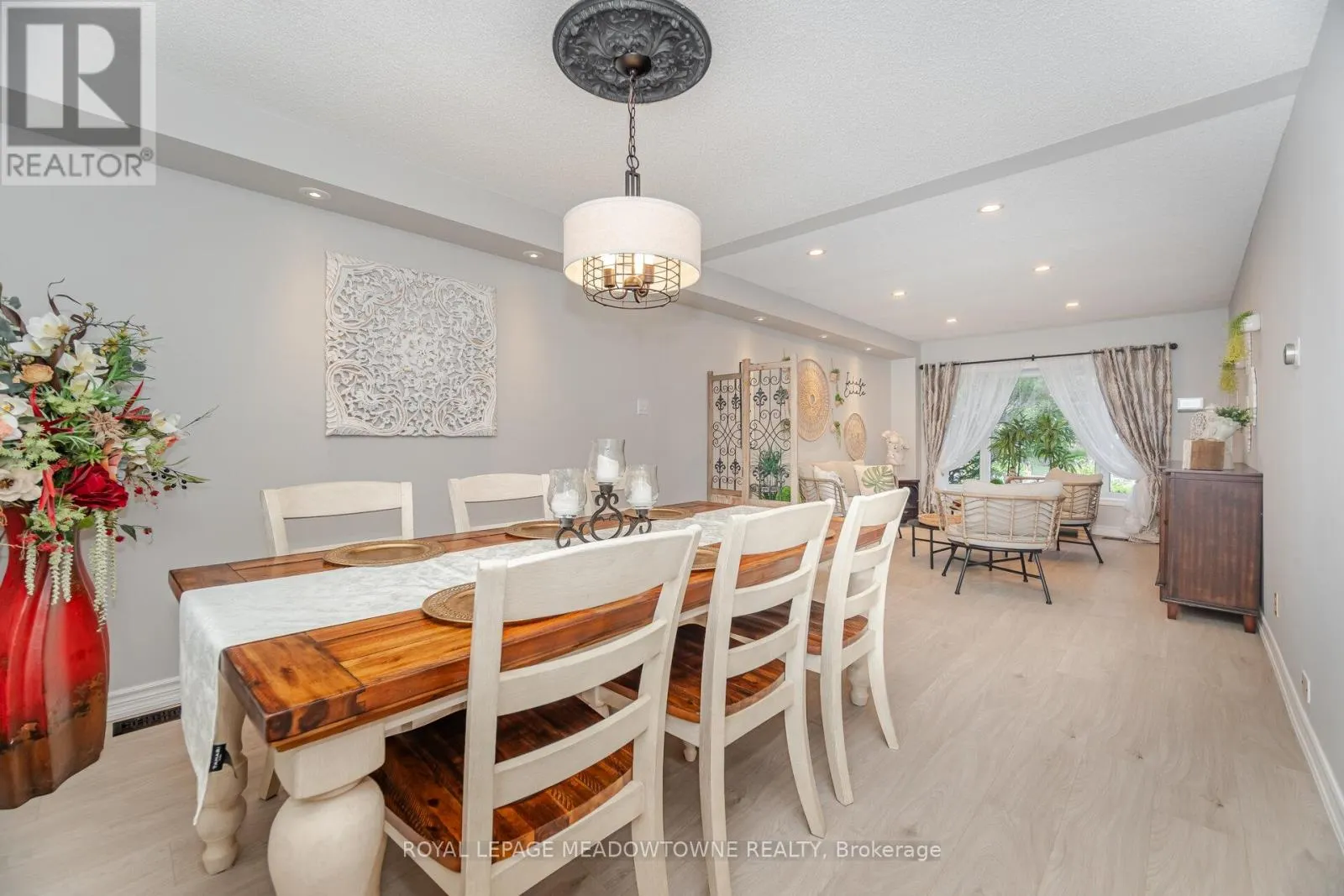 6 HOLLIS CRESCENT