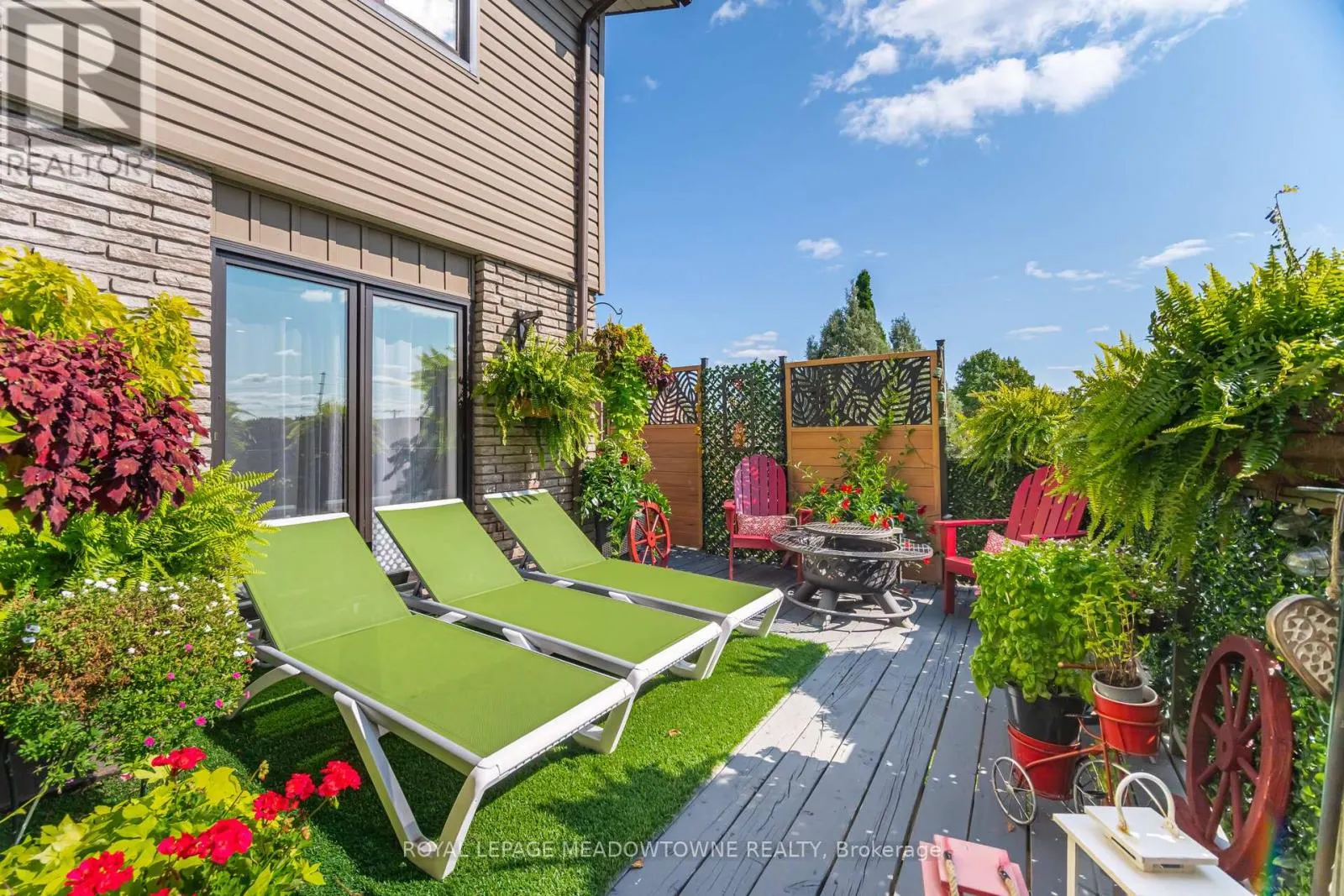 6 HOLLIS CRESCENT
