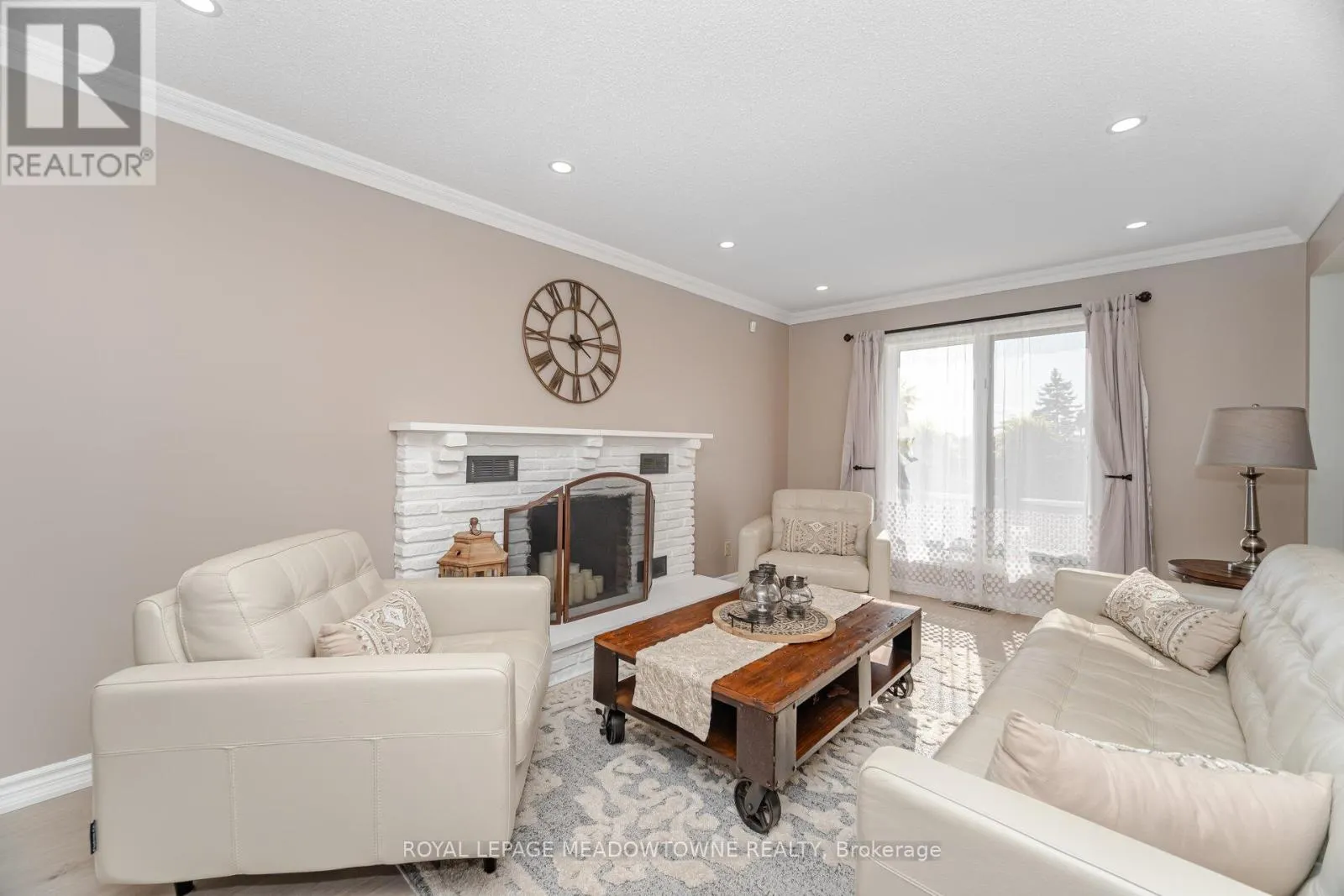 6 HOLLIS CRESCENT
