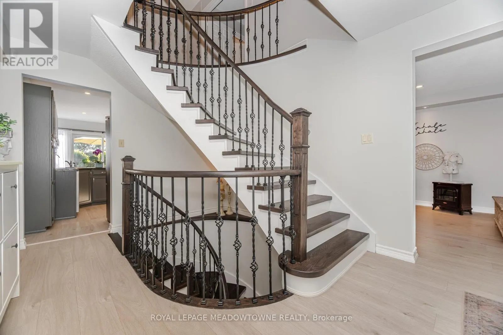 6 HOLLIS CRESCENT