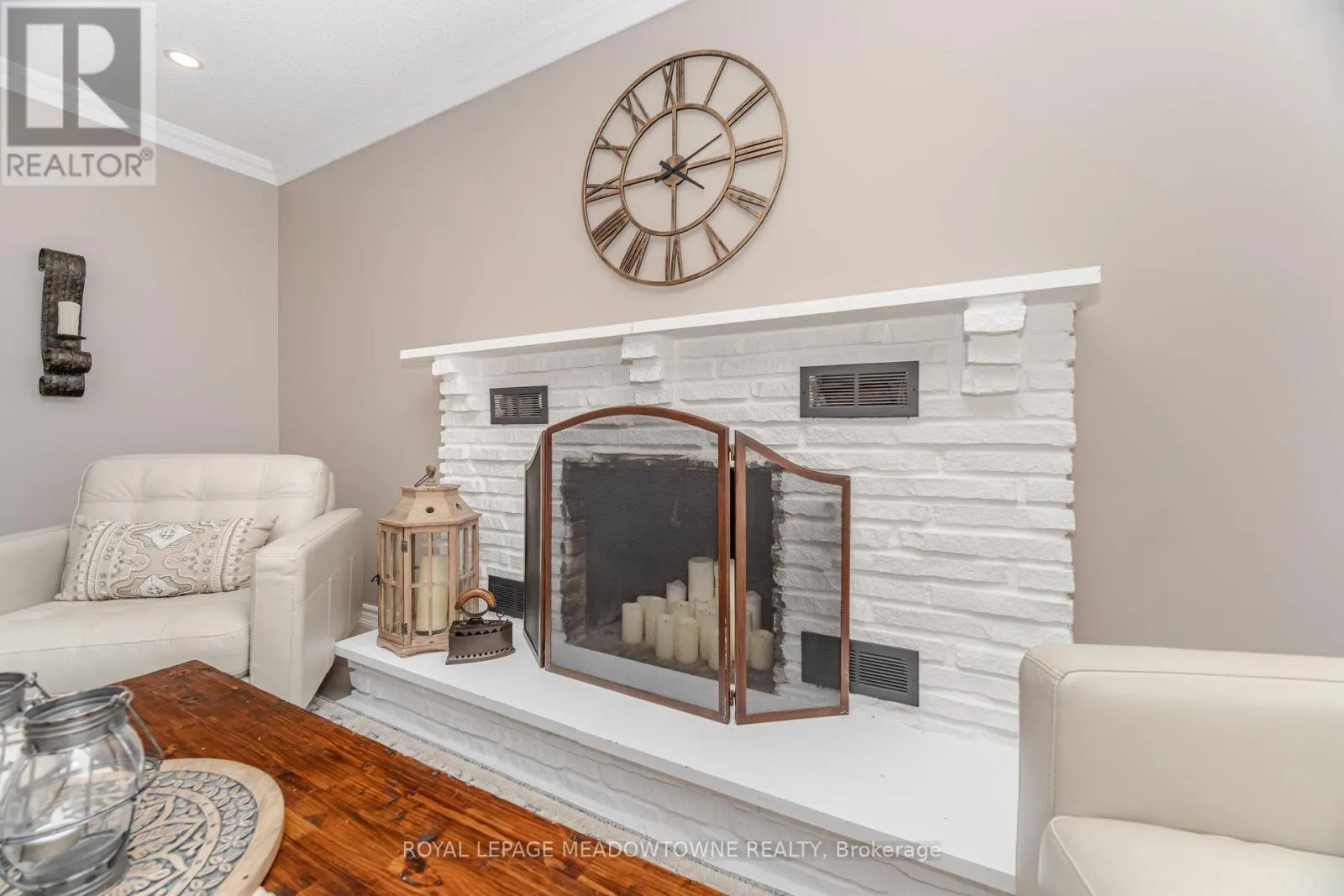 6 HOLLIS CRESCENT