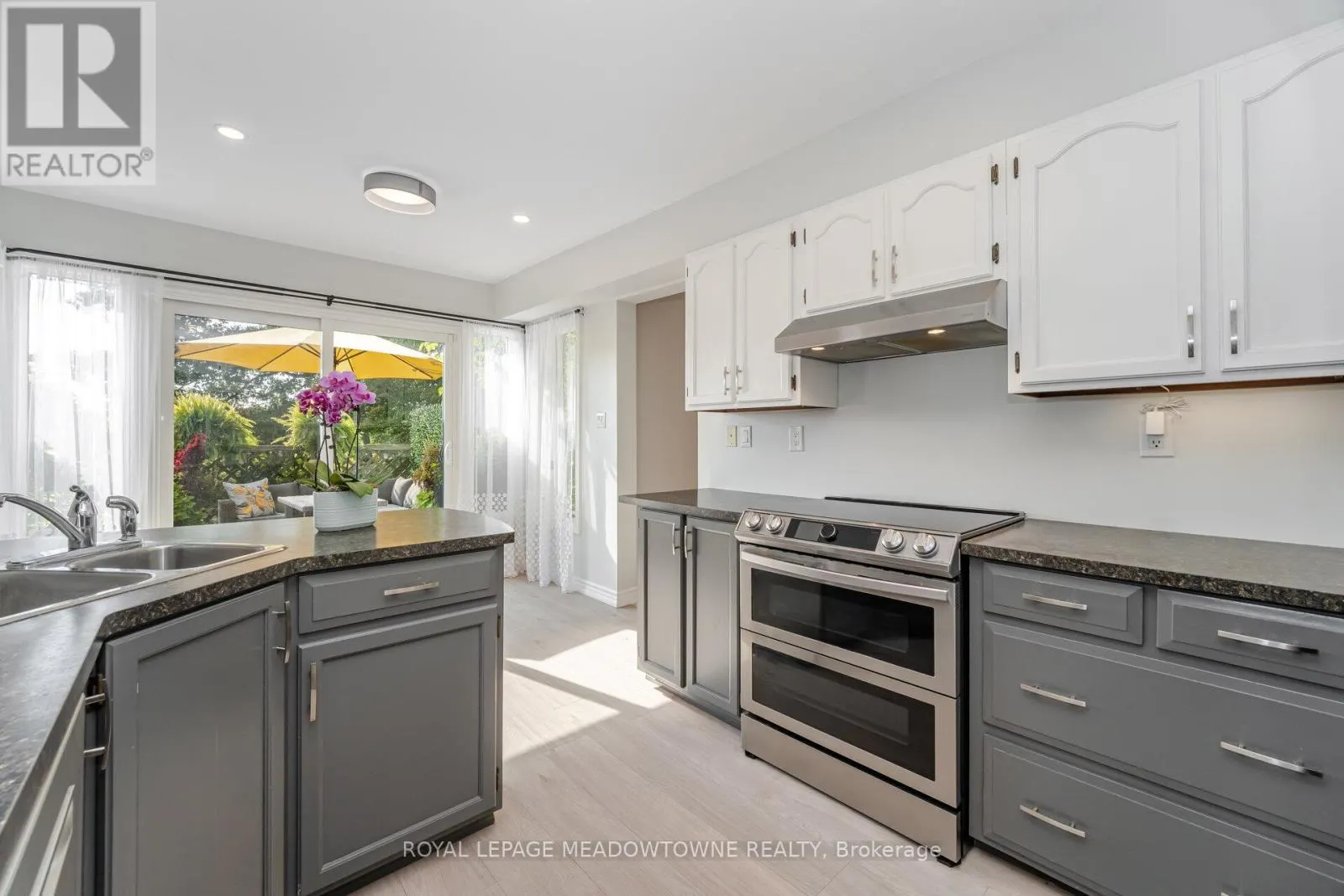 6 HOLLIS CRESCENT