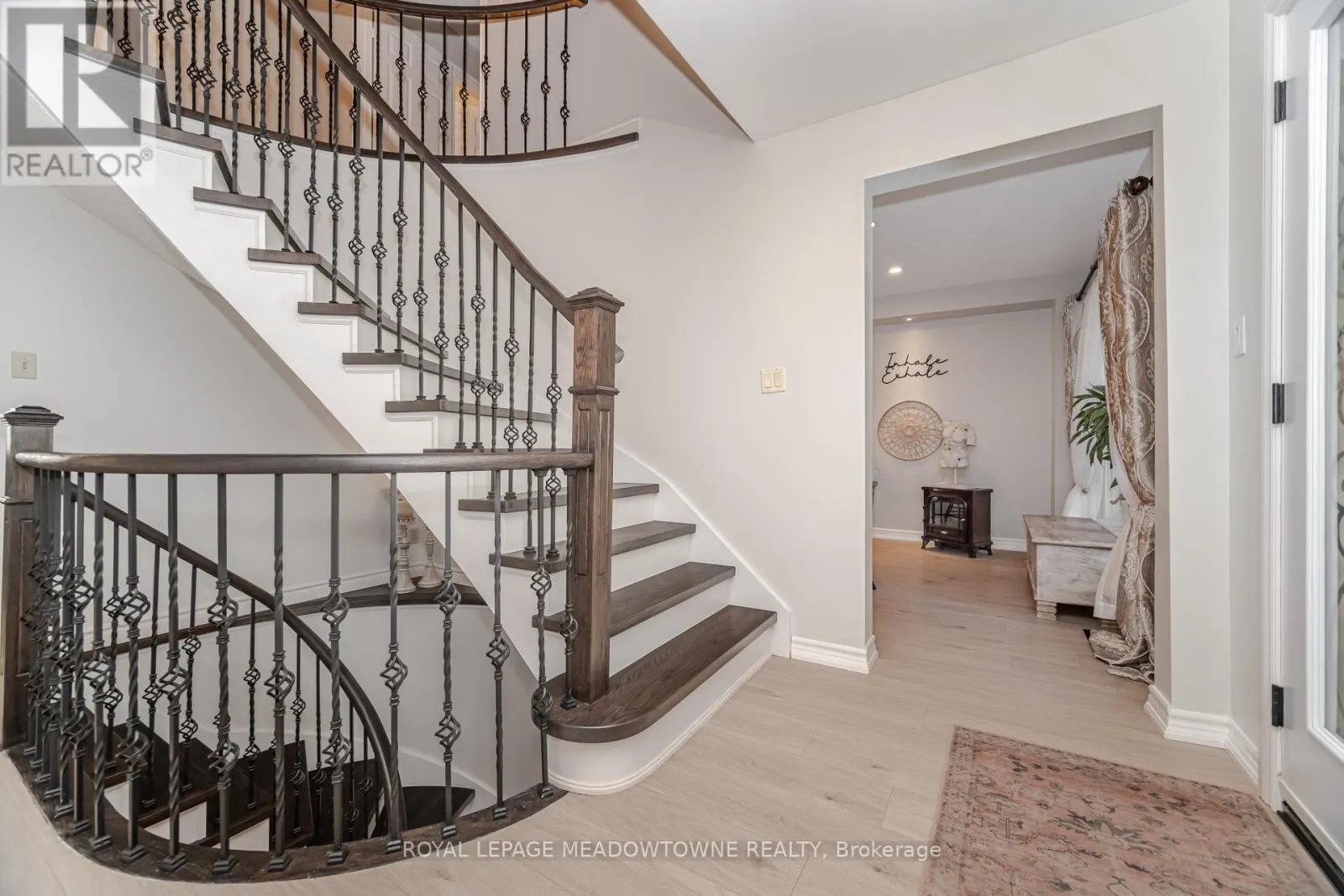 6 HOLLIS CRESCENT