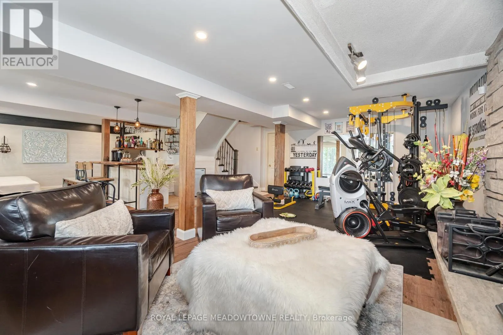 6 HOLLIS CRESCENT