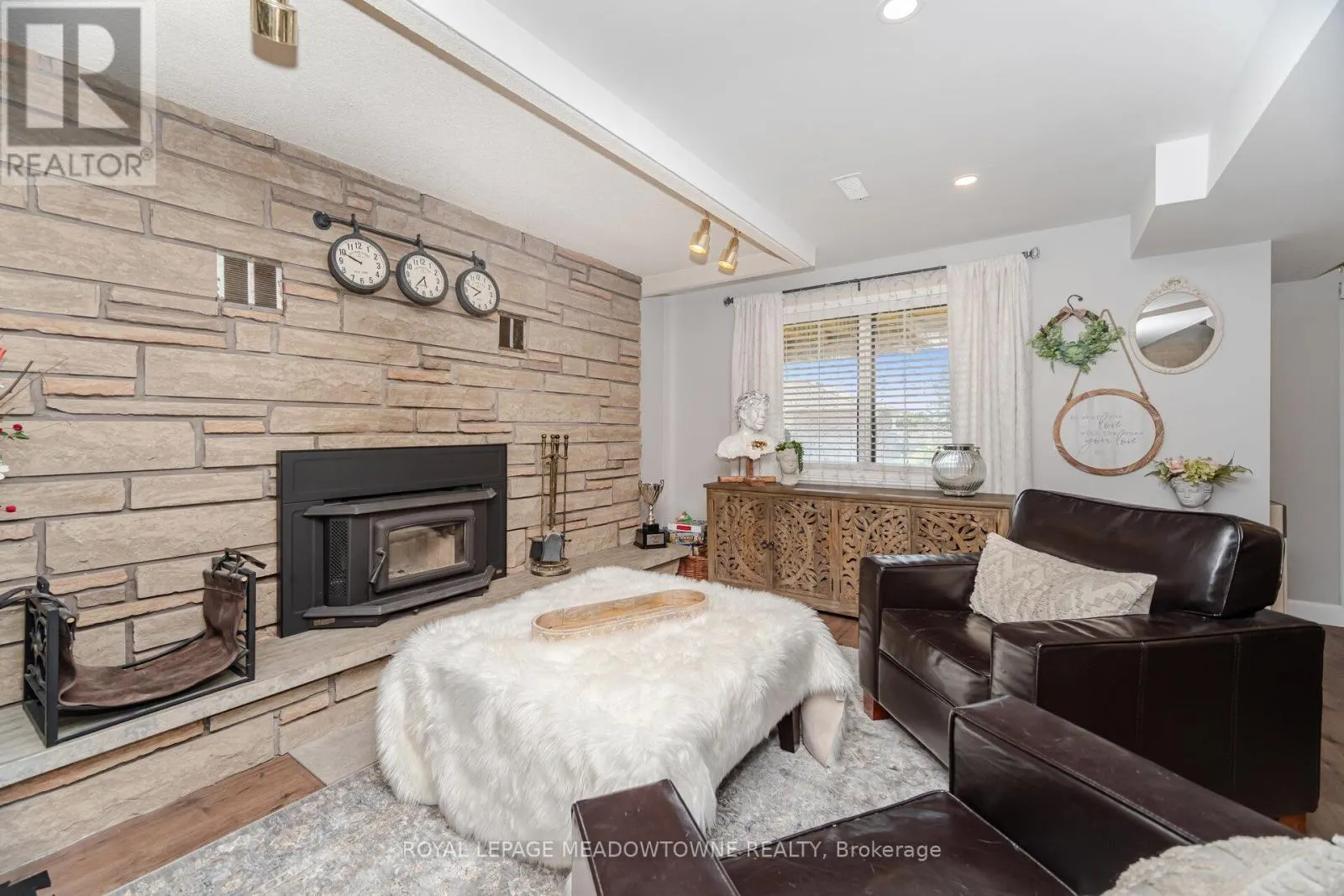 6 HOLLIS CRESCENT