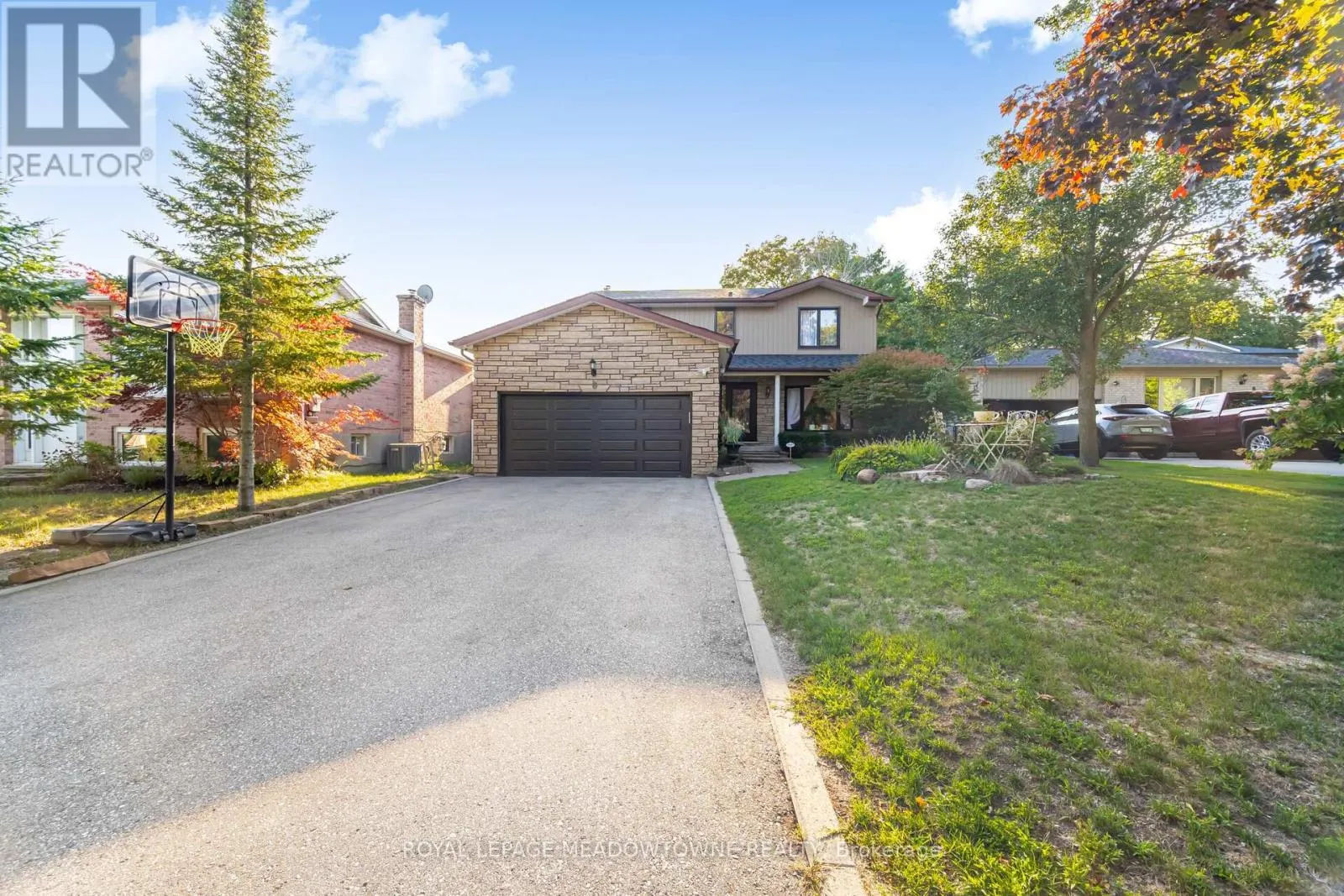 6 HOLLIS CRESCENT