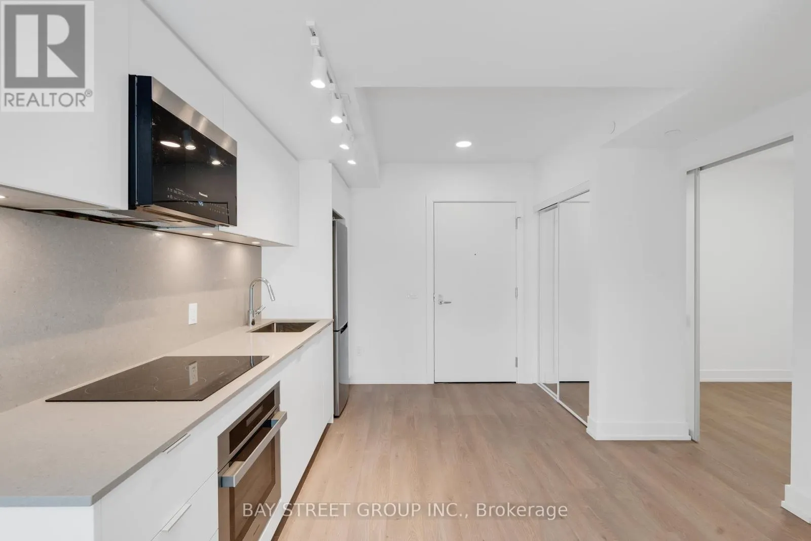 8 CEDARLAND DRIVE