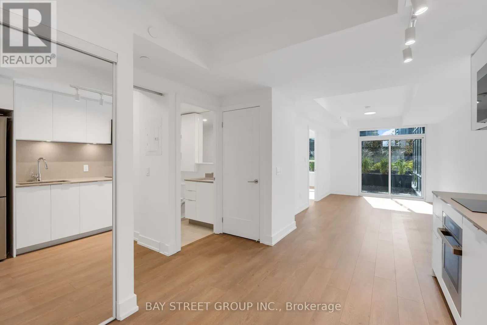 8 CEDARLAND DRIVE