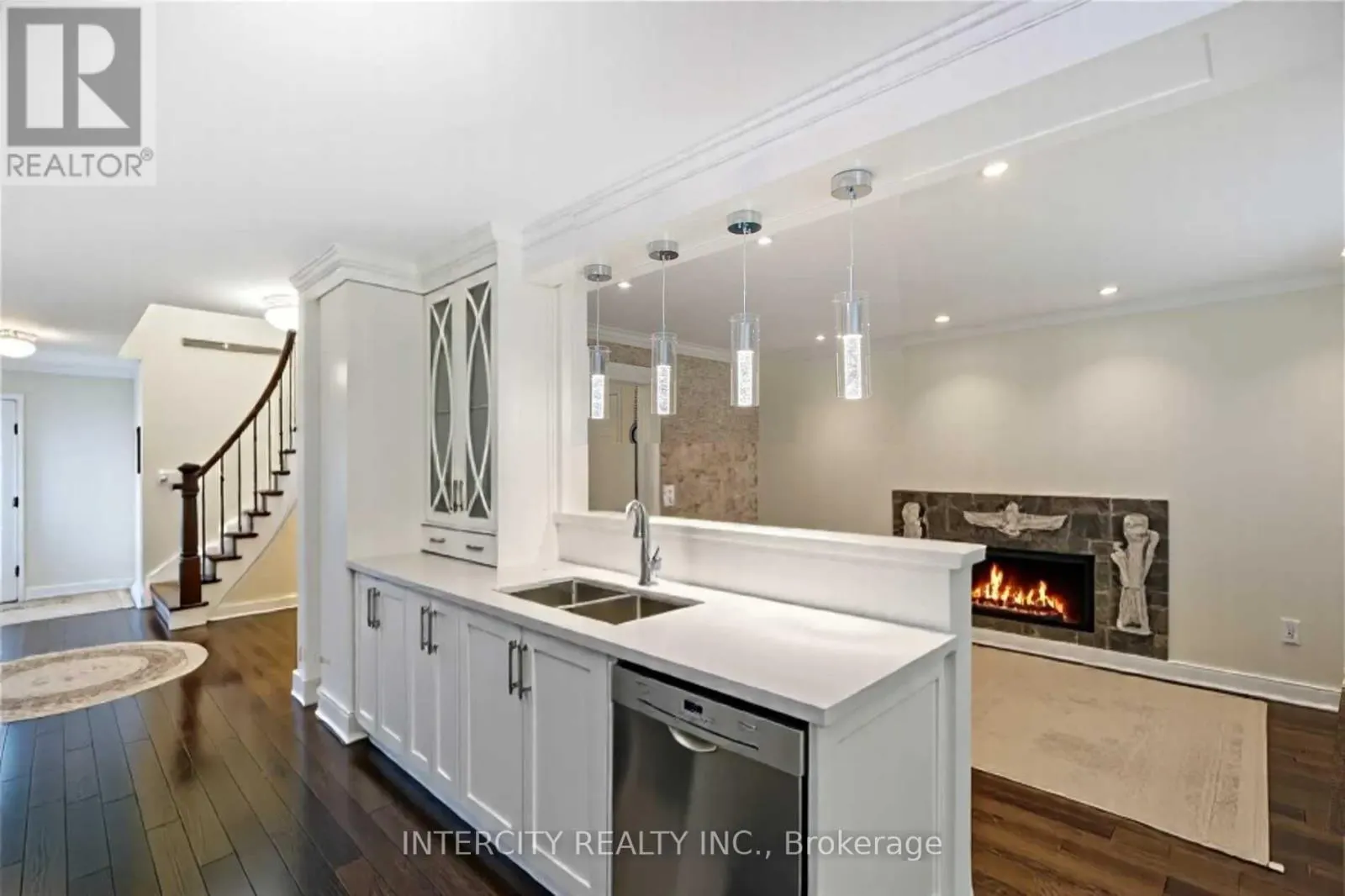 85 HOUSEMAN CRESCENT