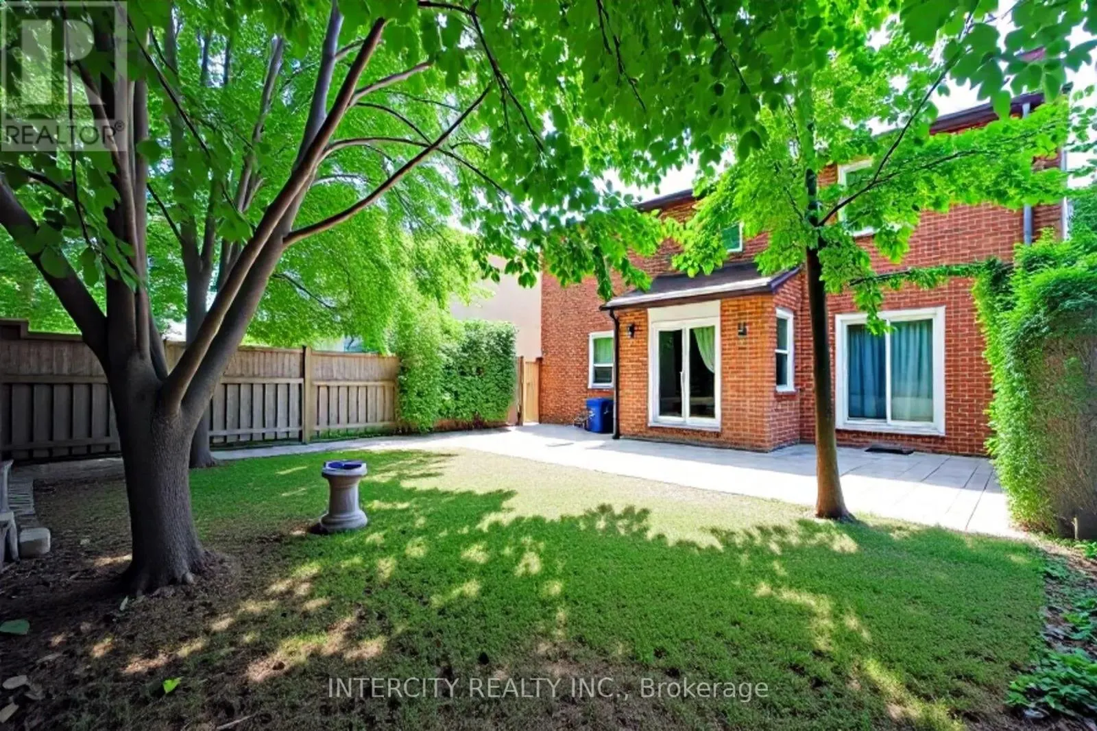 85 HOUSEMAN CRESCENT