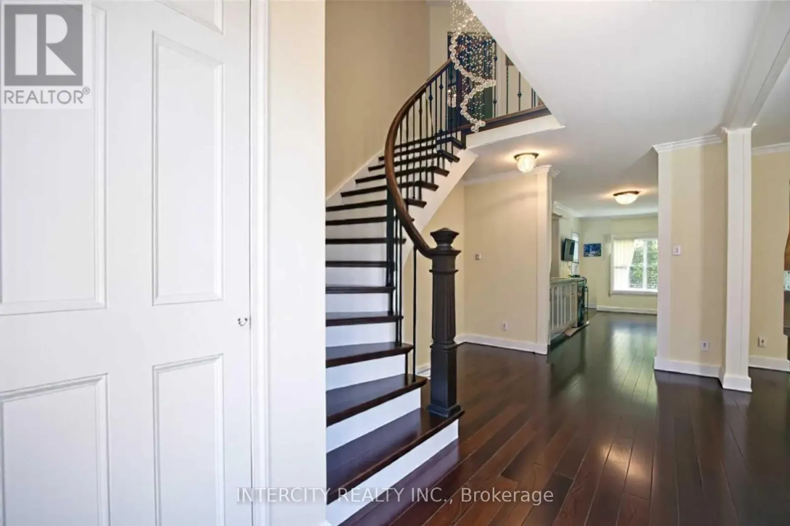 85 HOUSEMAN CRESCENT