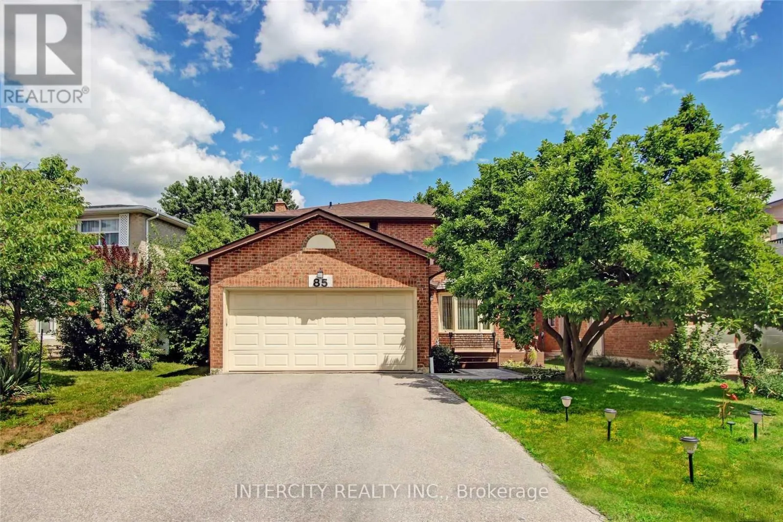 85 HOUSEMAN CRESCENT