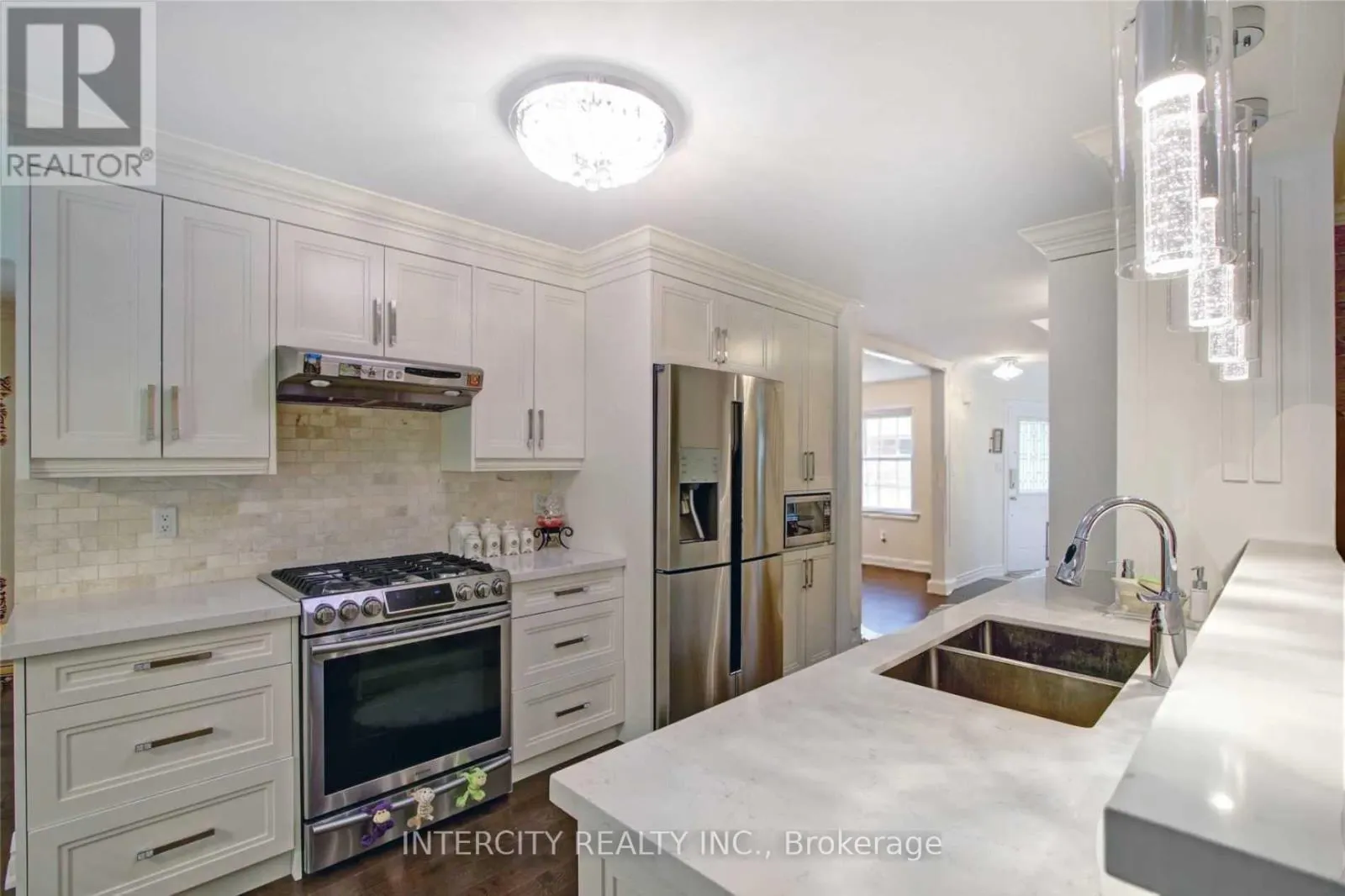 85 HOUSEMAN CRESCENT
