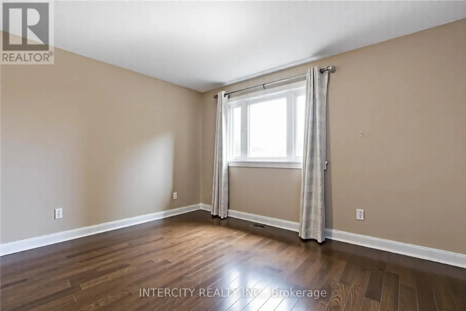 85 HOUSEMAN CRESCENT