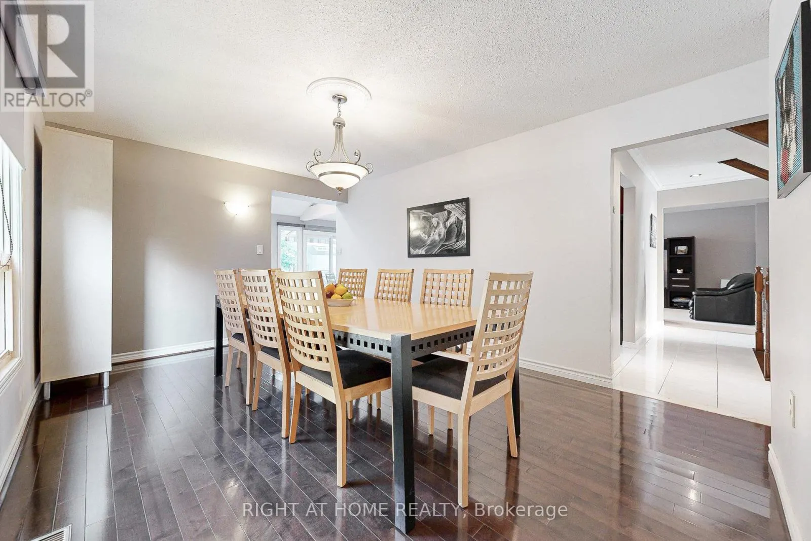 8 LOCKRIDGE AVENUE