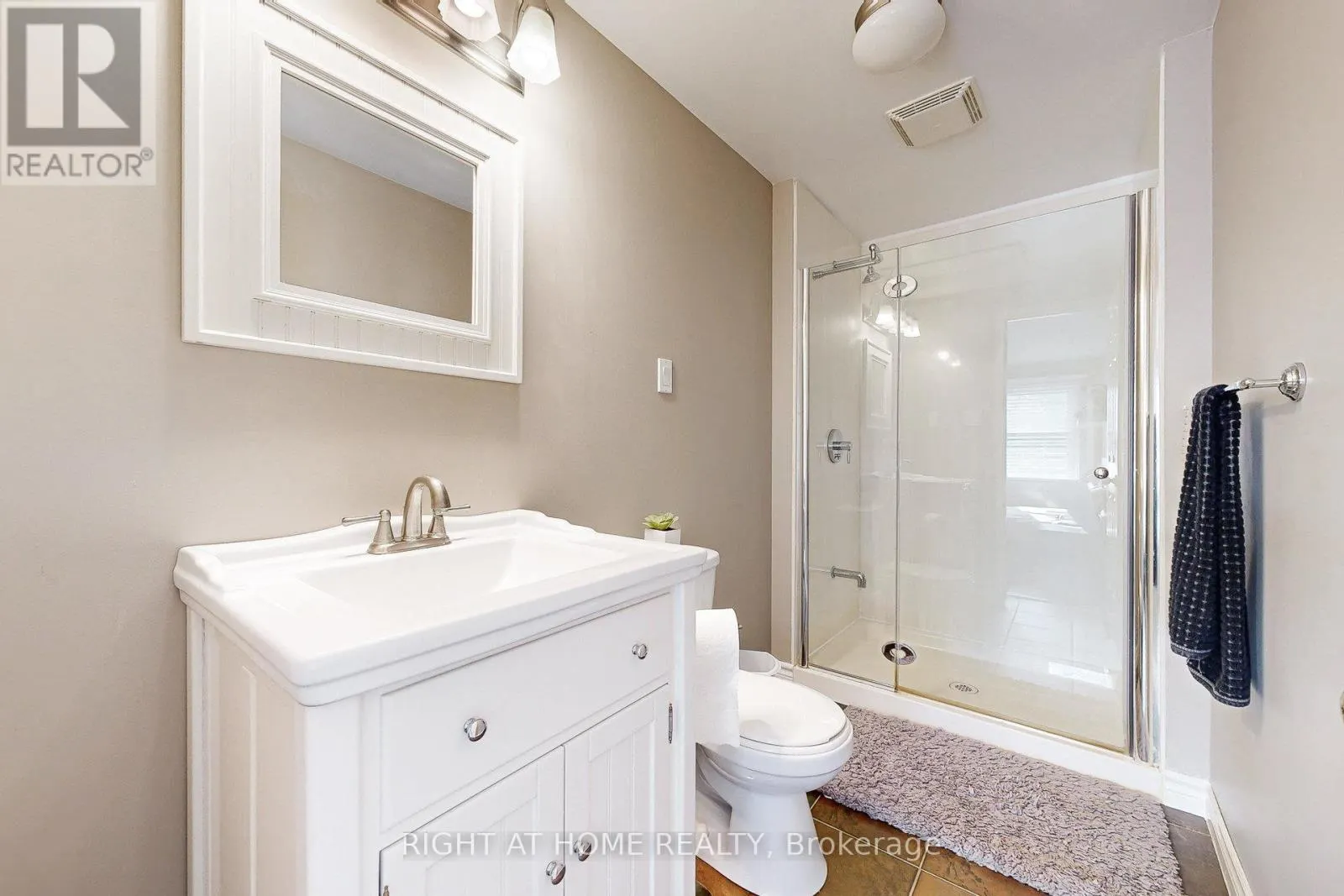 8 LOCKRIDGE AVENUE