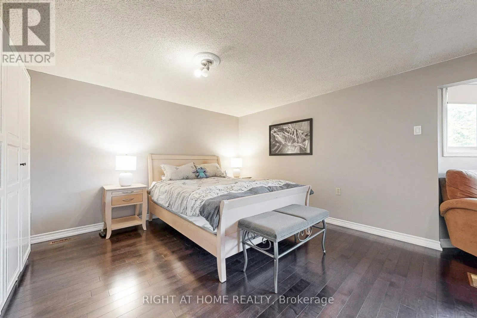 8 LOCKRIDGE AVENUE