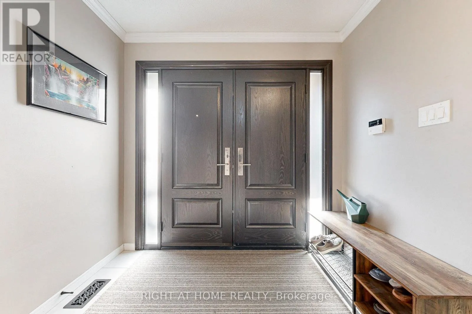 8 LOCKRIDGE AVENUE