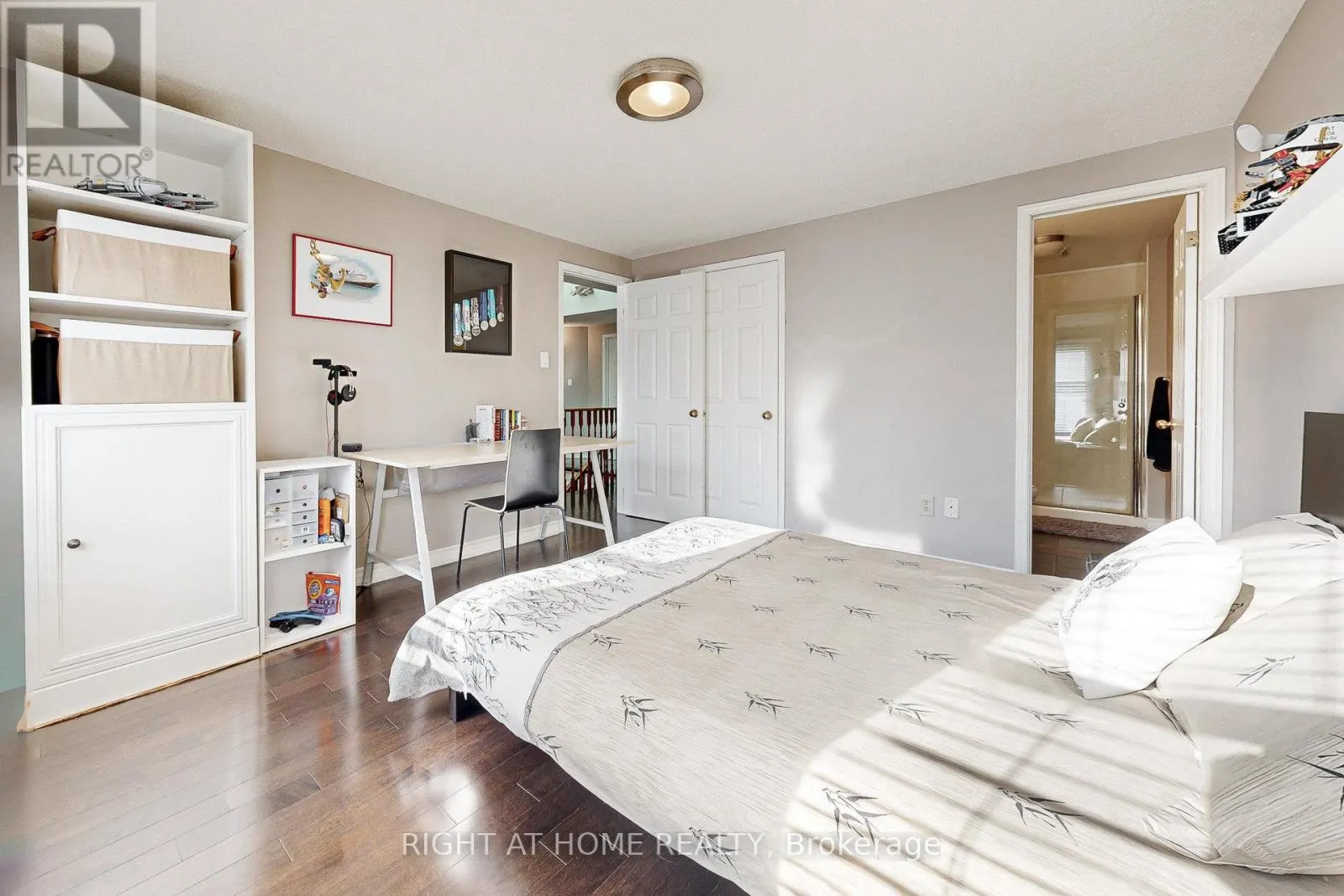 8 LOCKRIDGE AVENUE