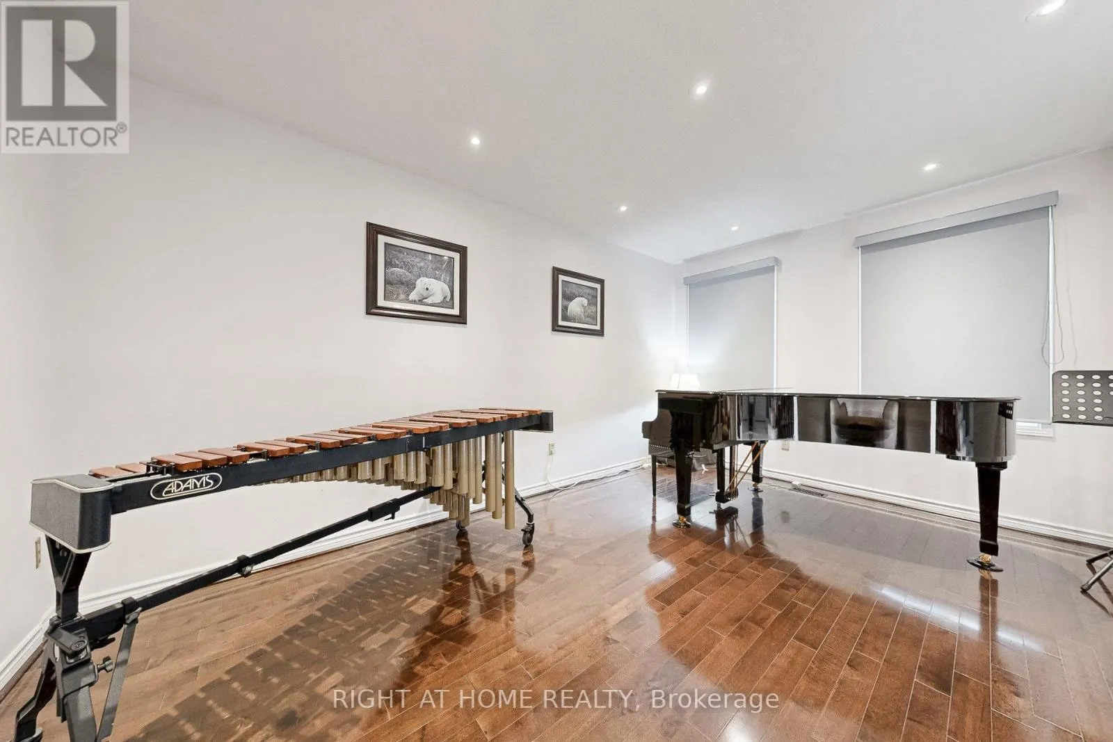 8 LOCKRIDGE AVENUE