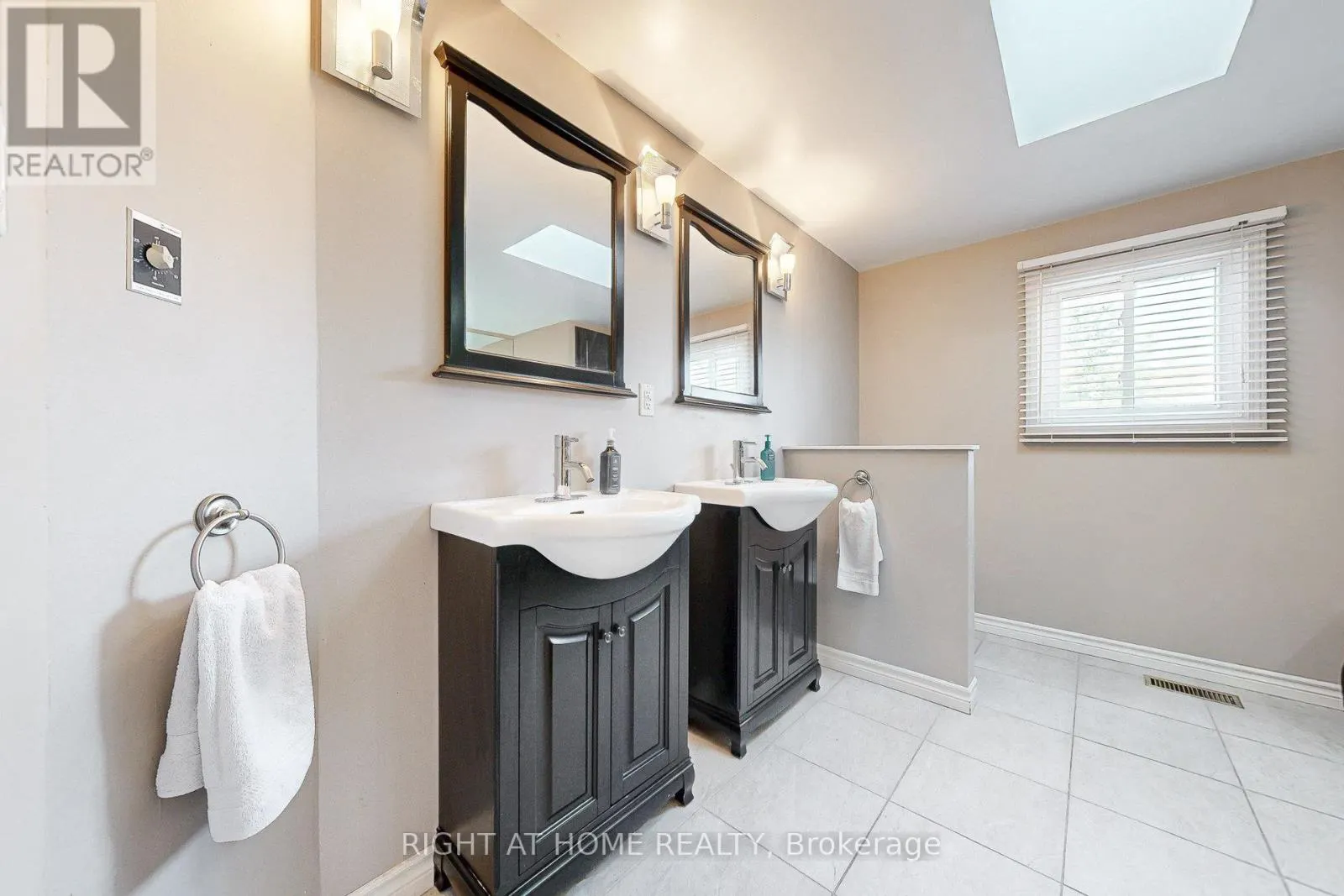 8 LOCKRIDGE AVENUE