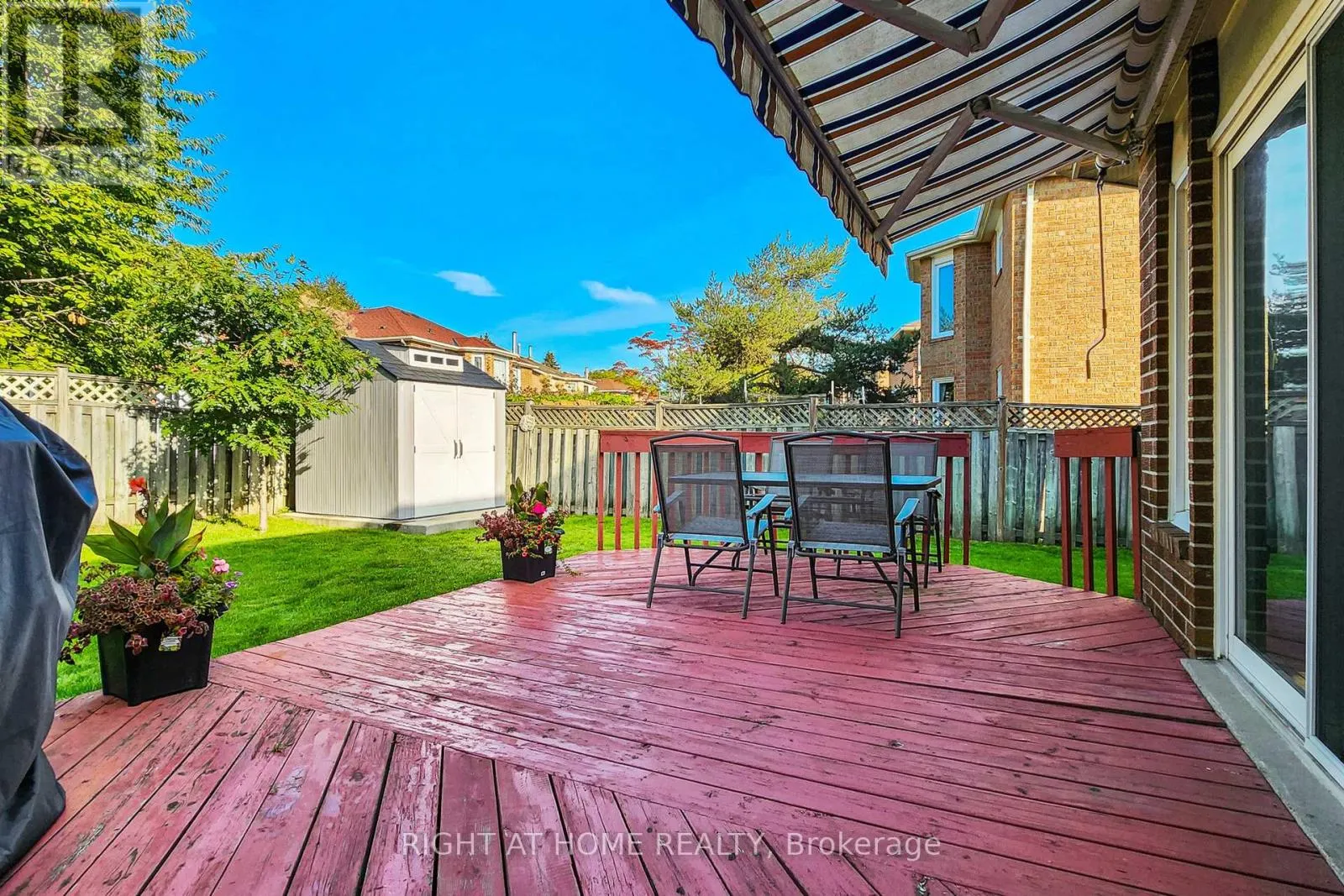 8 LOCKRIDGE AVENUE