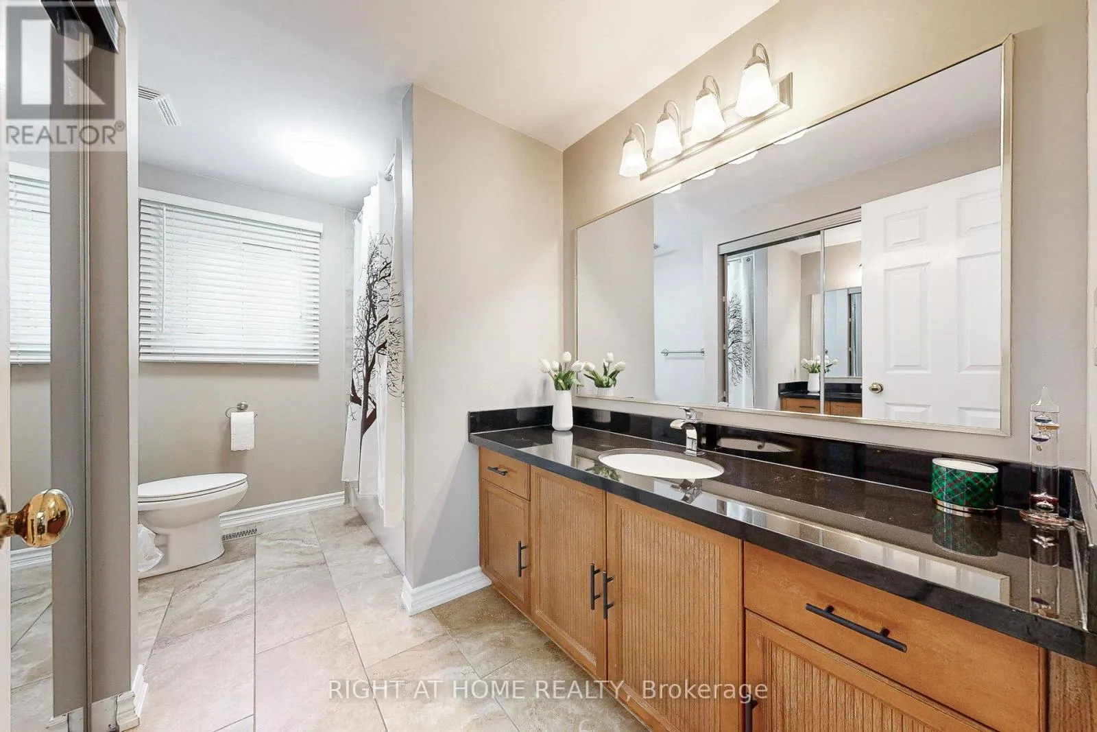 8 LOCKRIDGE AVENUE