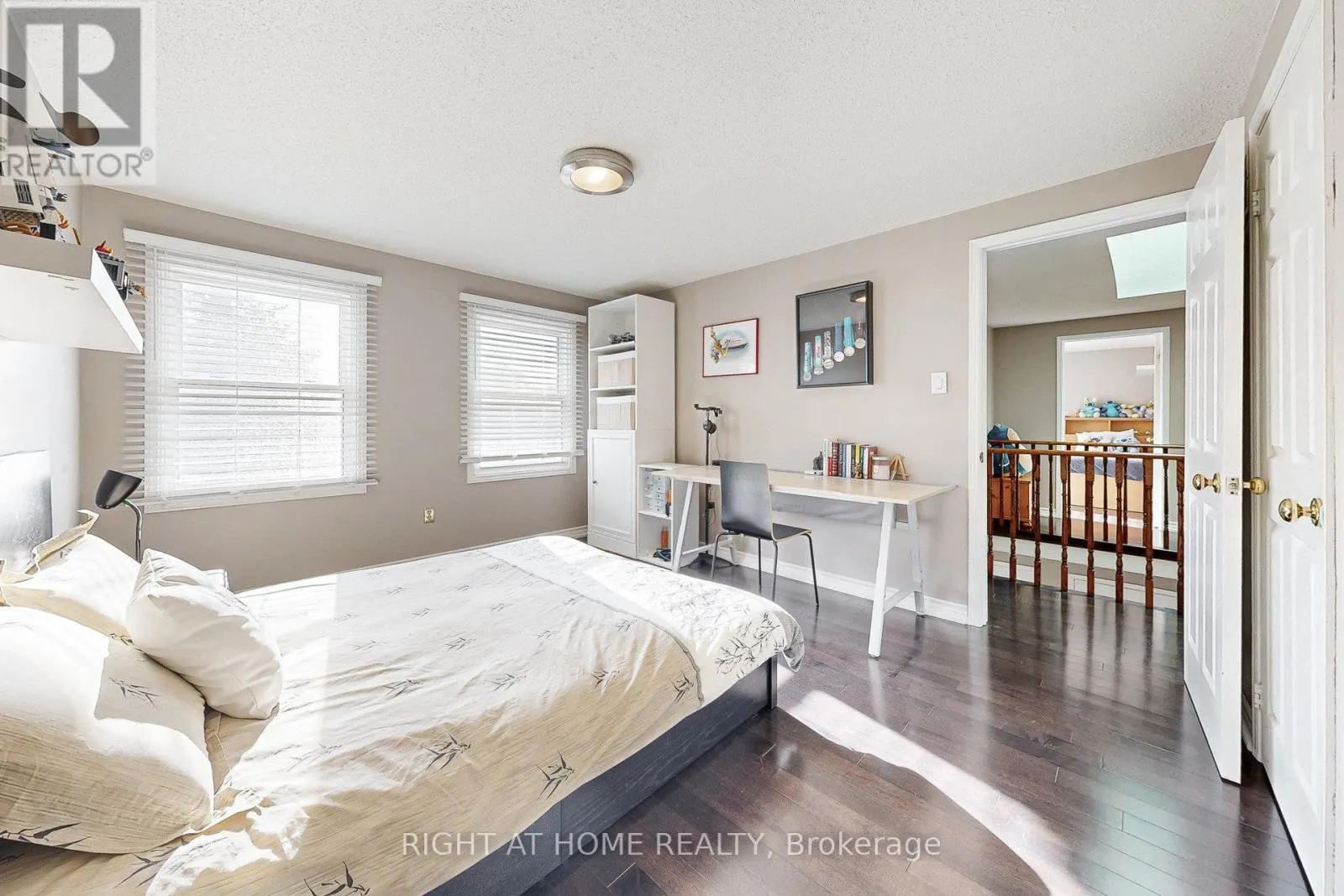 8 LOCKRIDGE AVENUE