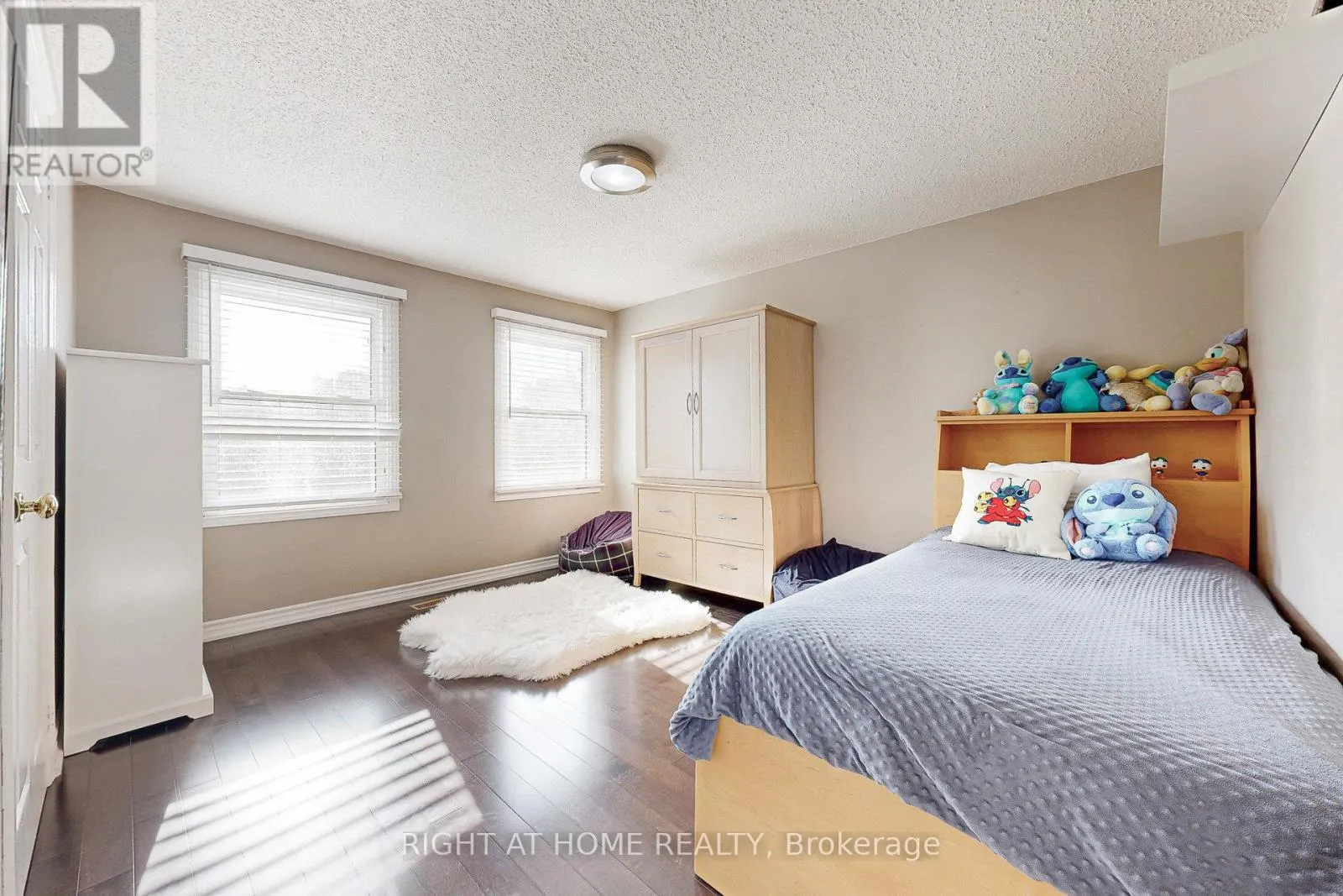 8 LOCKRIDGE AVENUE