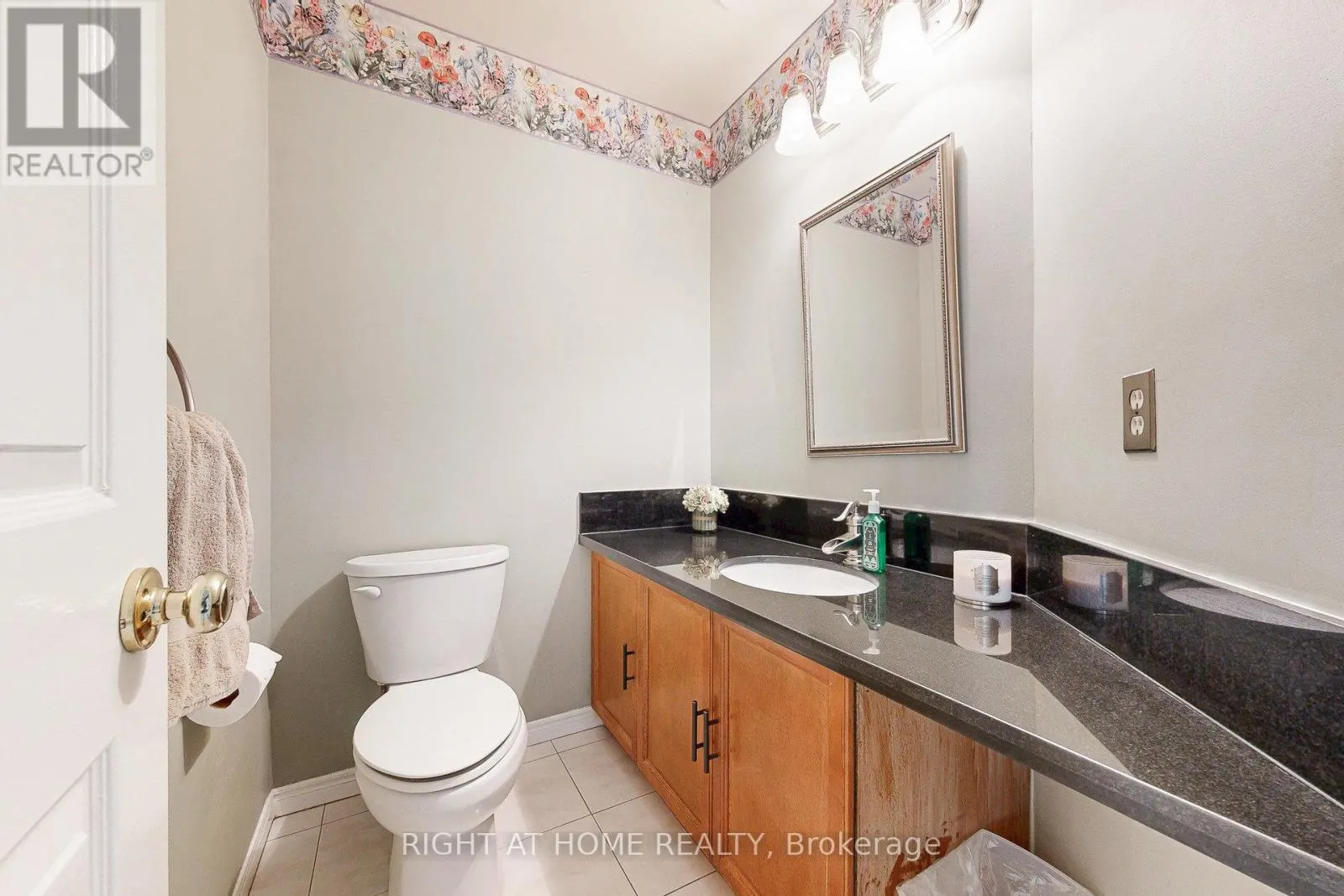8 LOCKRIDGE AVENUE