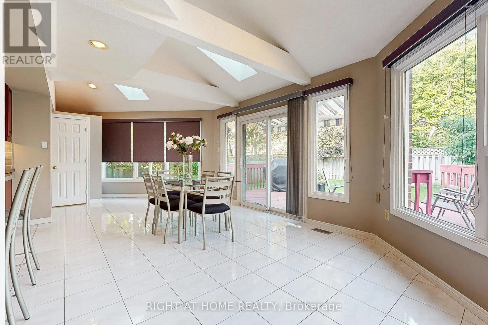 8 LOCKRIDGE AVENUE