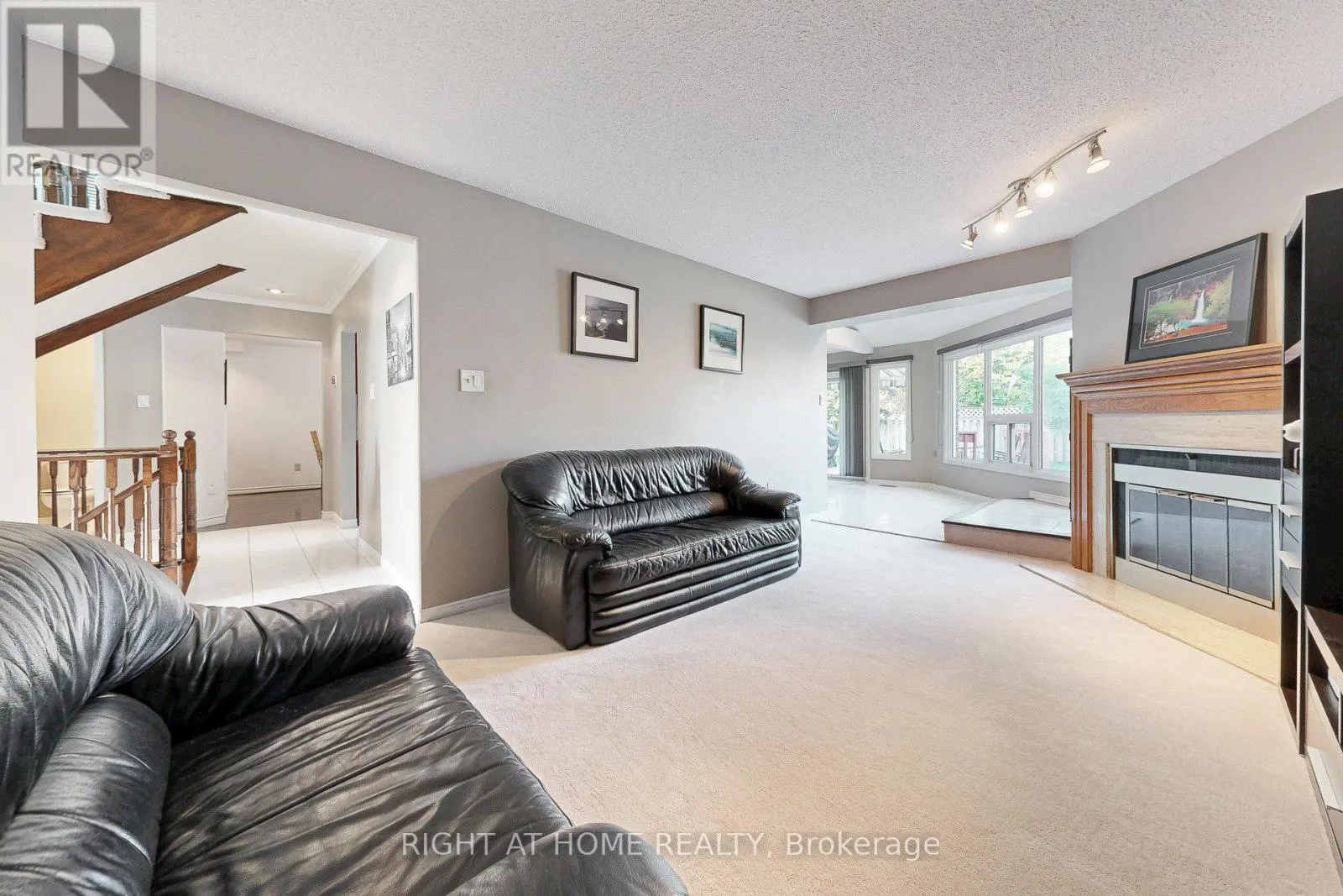 8 LOCKRIDGE AVENUE