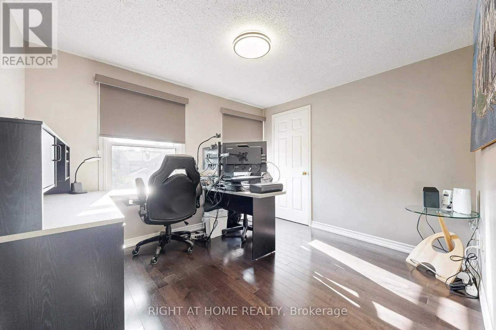 8 LOCKRIDGE AVENUE