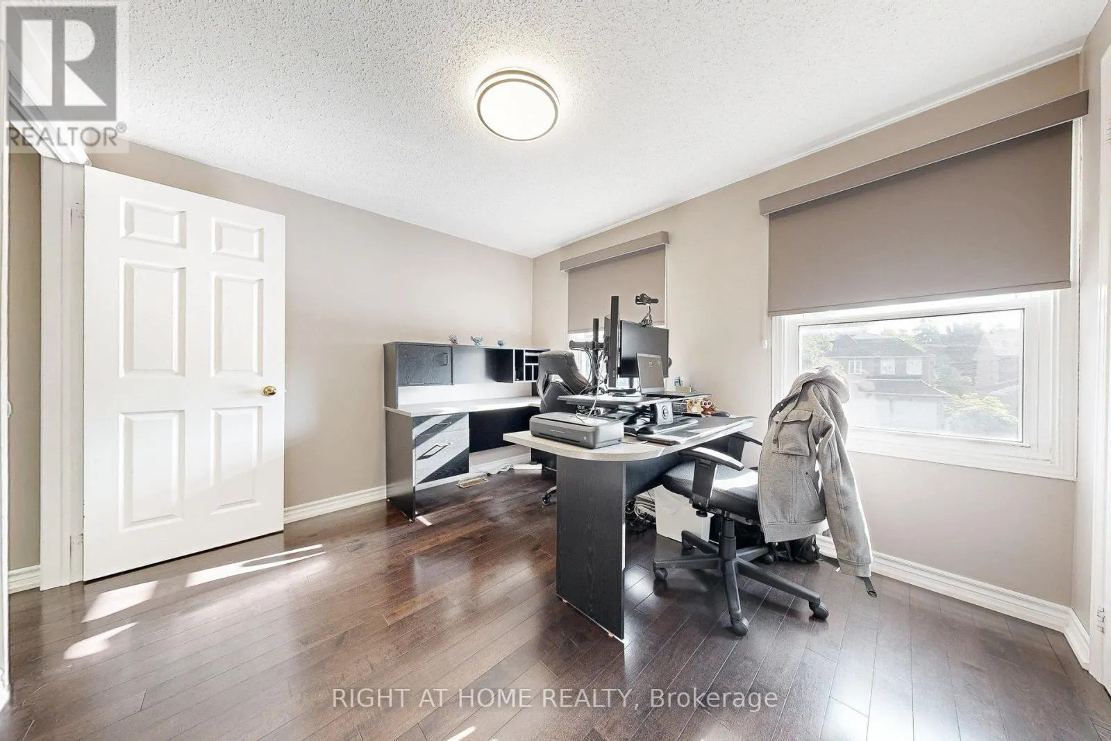 8 LOCKRIDGE AVENUE
