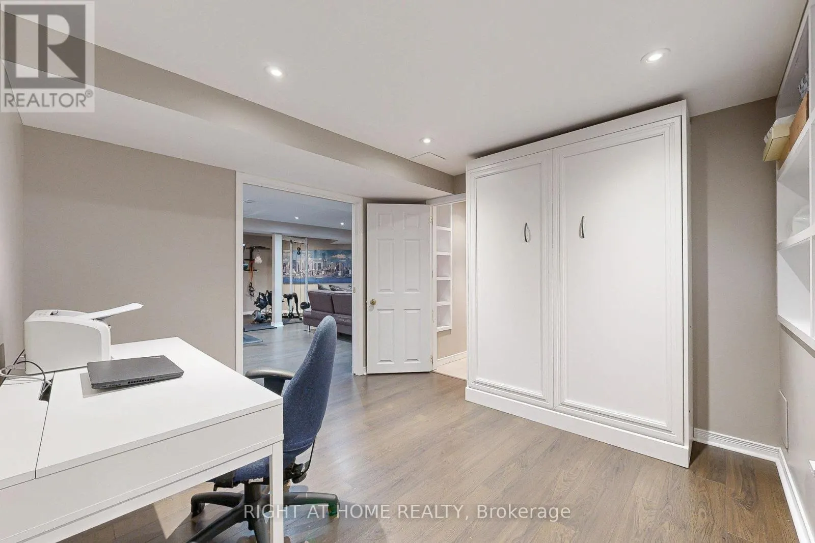 8 LOCKRIDGE AVENUE