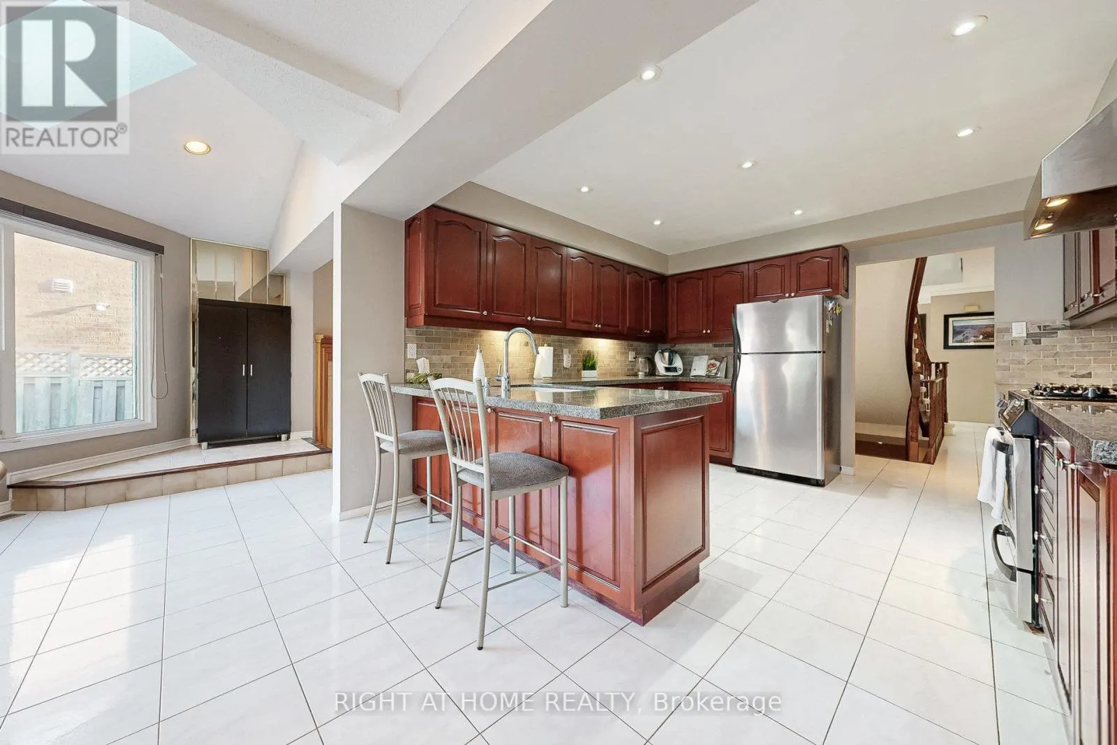 8 LOCKRIDGE AVENUE